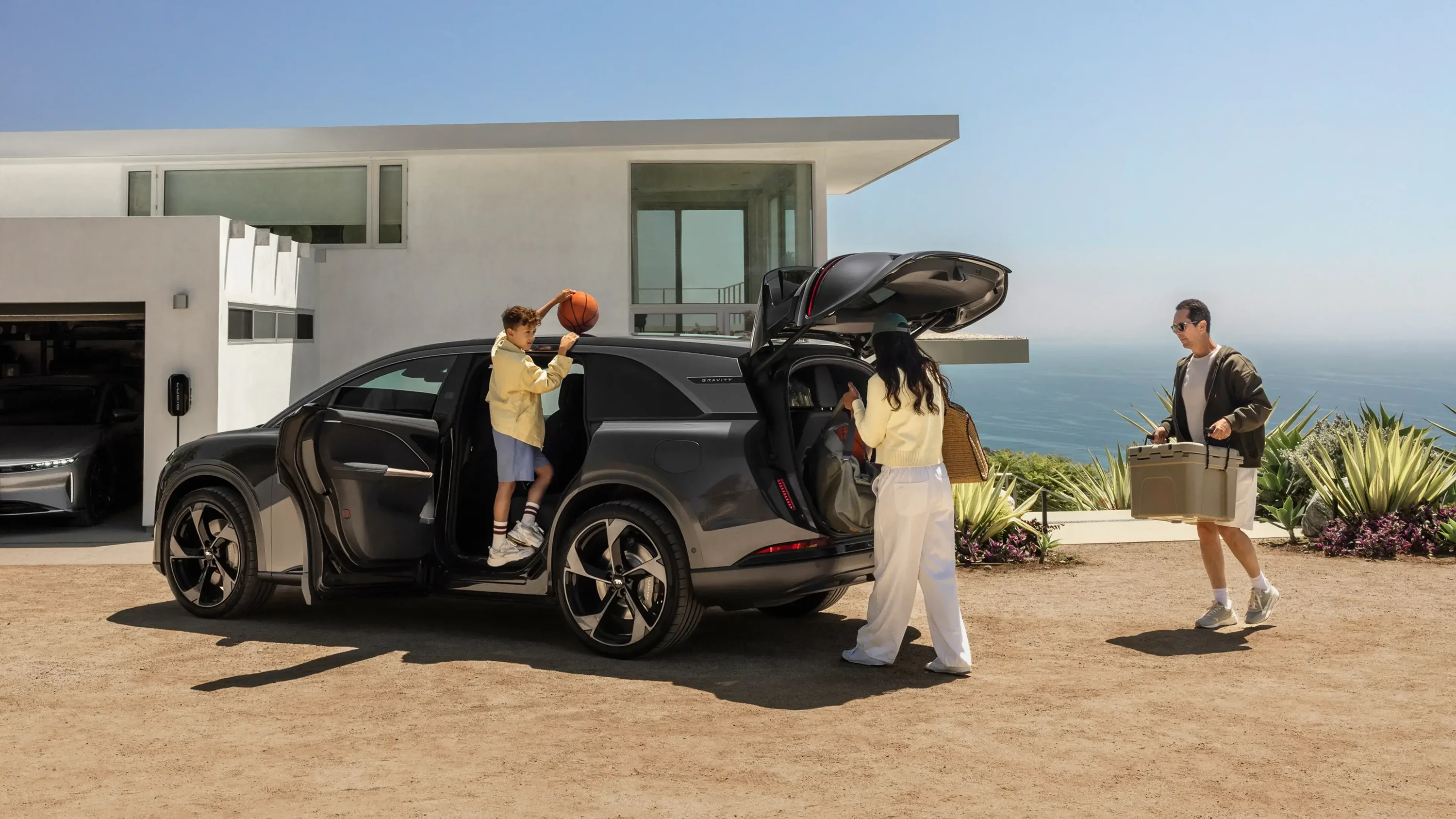 Lucid Gravity GT-S trunk view