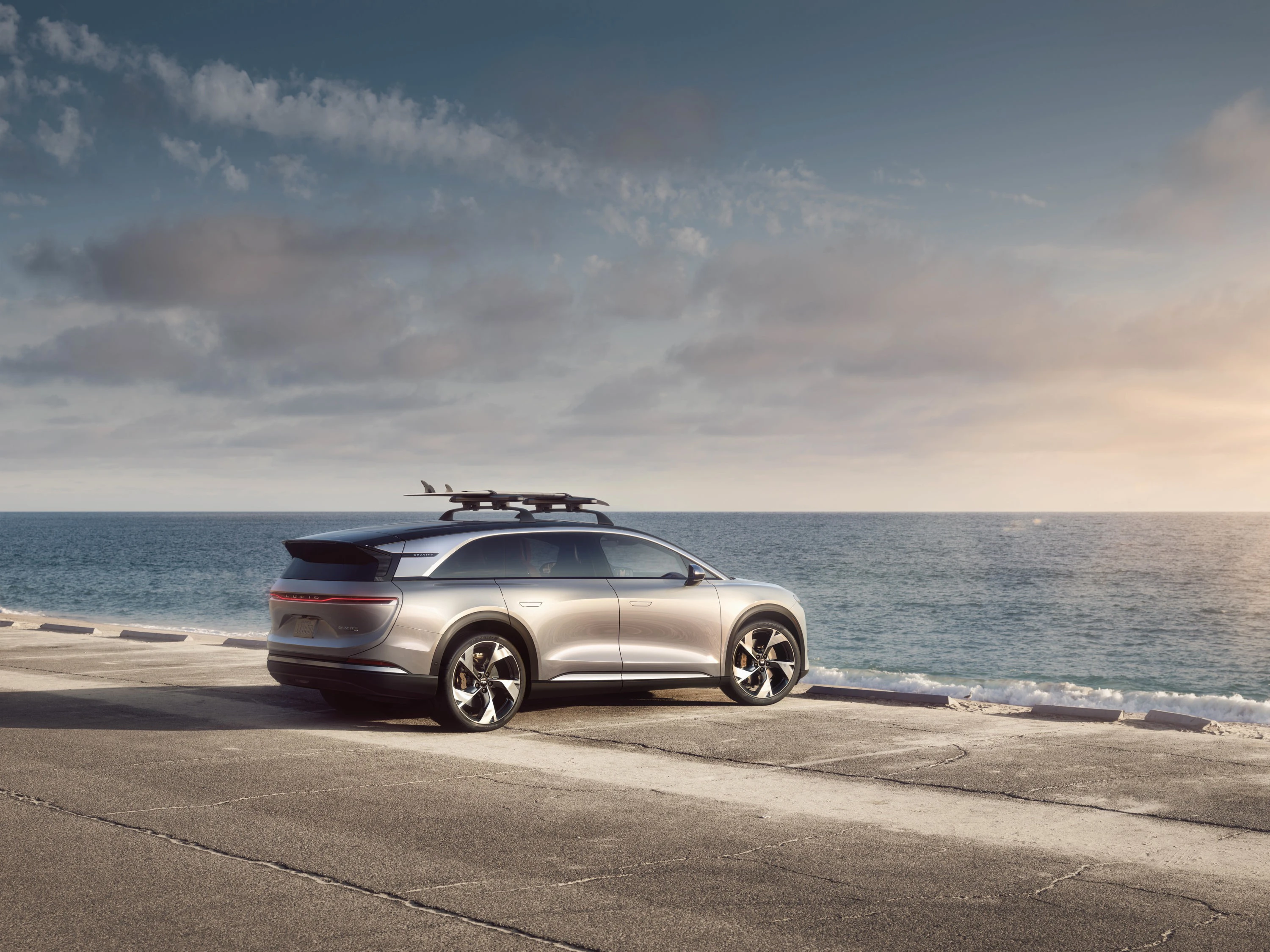 Lucid Gravity Touring exterior view