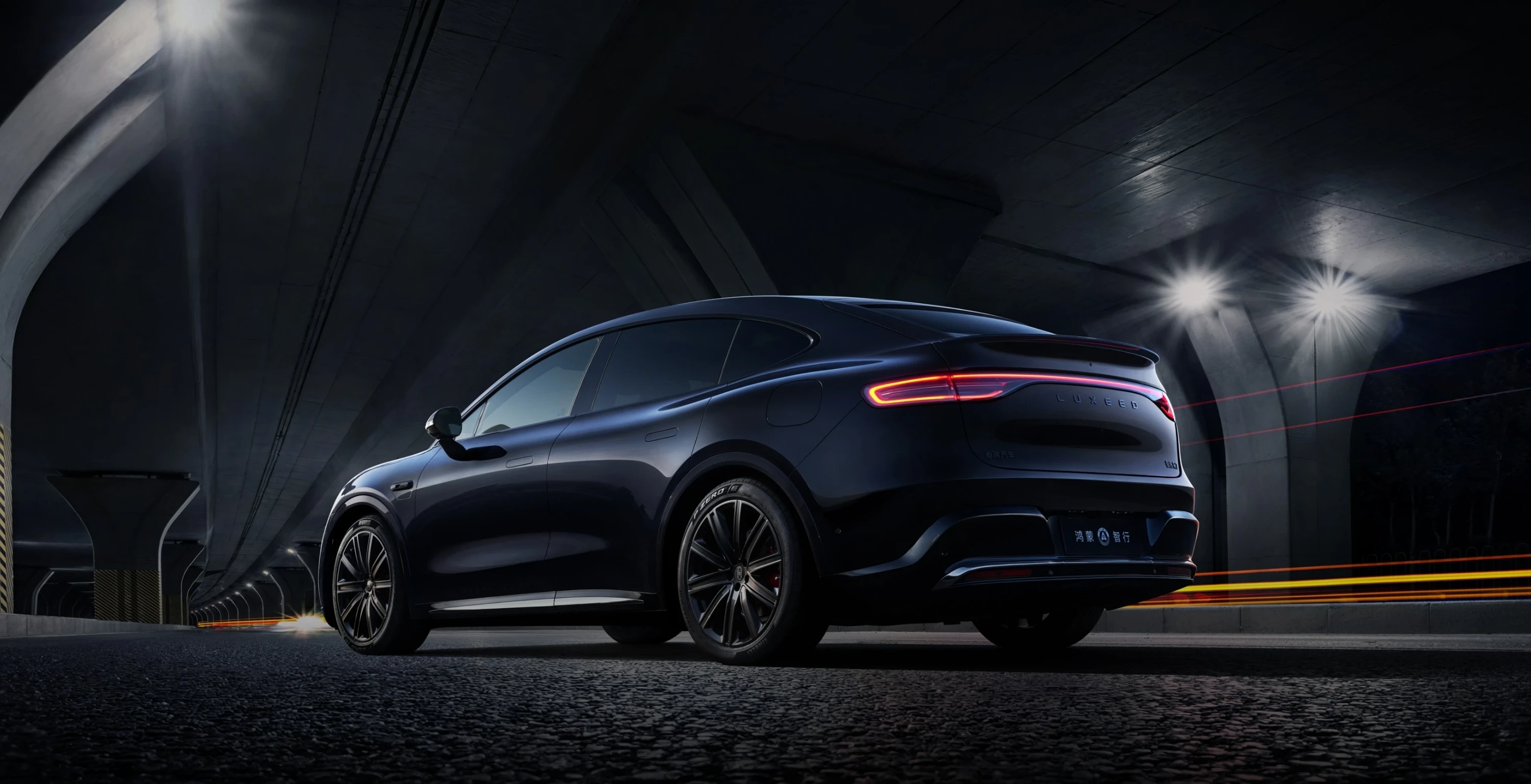 Luxeed R7 AWD 100 kWh exterior view