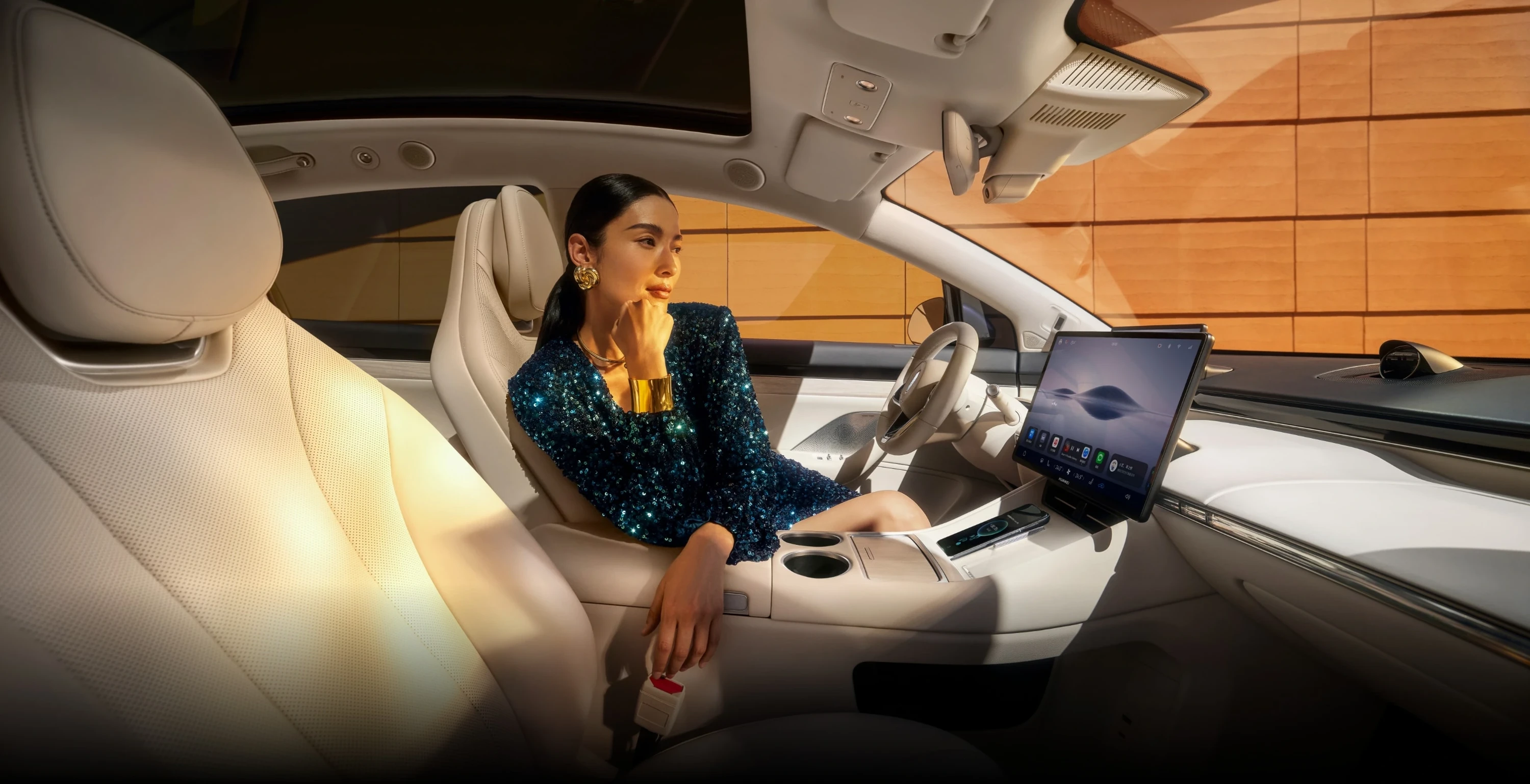 Luxeed R7 AWD 100 kWh frontseats view