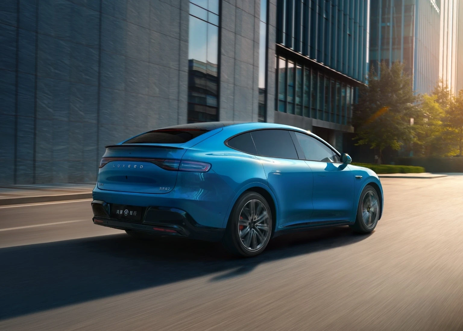Luxeed R7 AWD 100 kWh exterior view