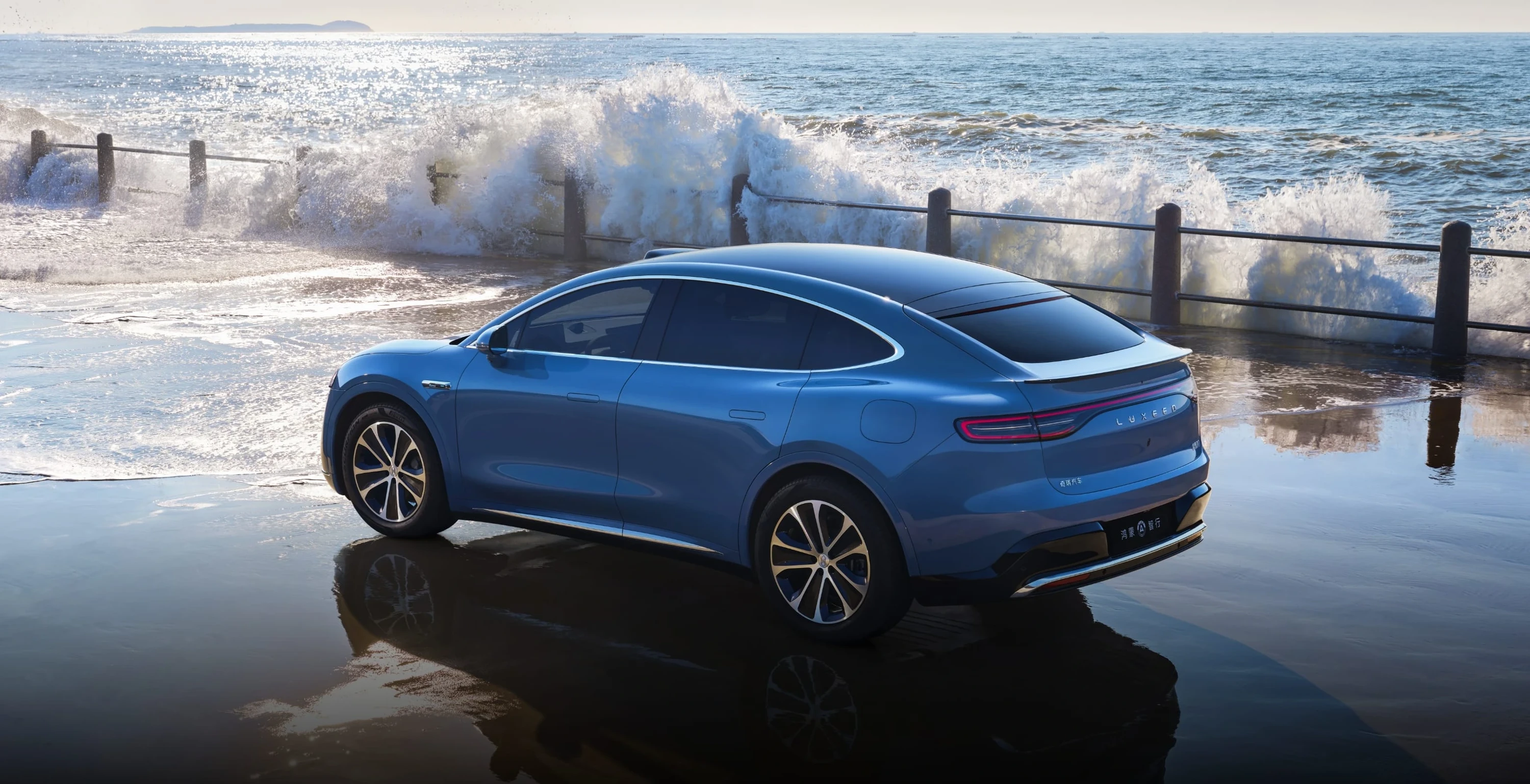 Luxeed R7 AWD 100 kWh exterior view