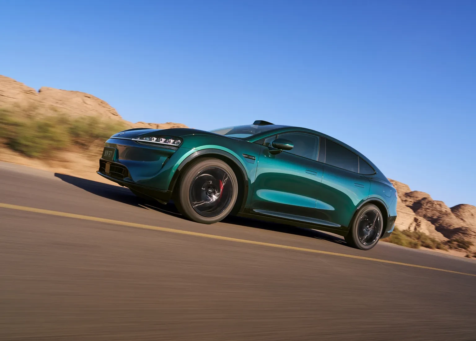 Luxeed R7 AWD 100 kWh dynamic view