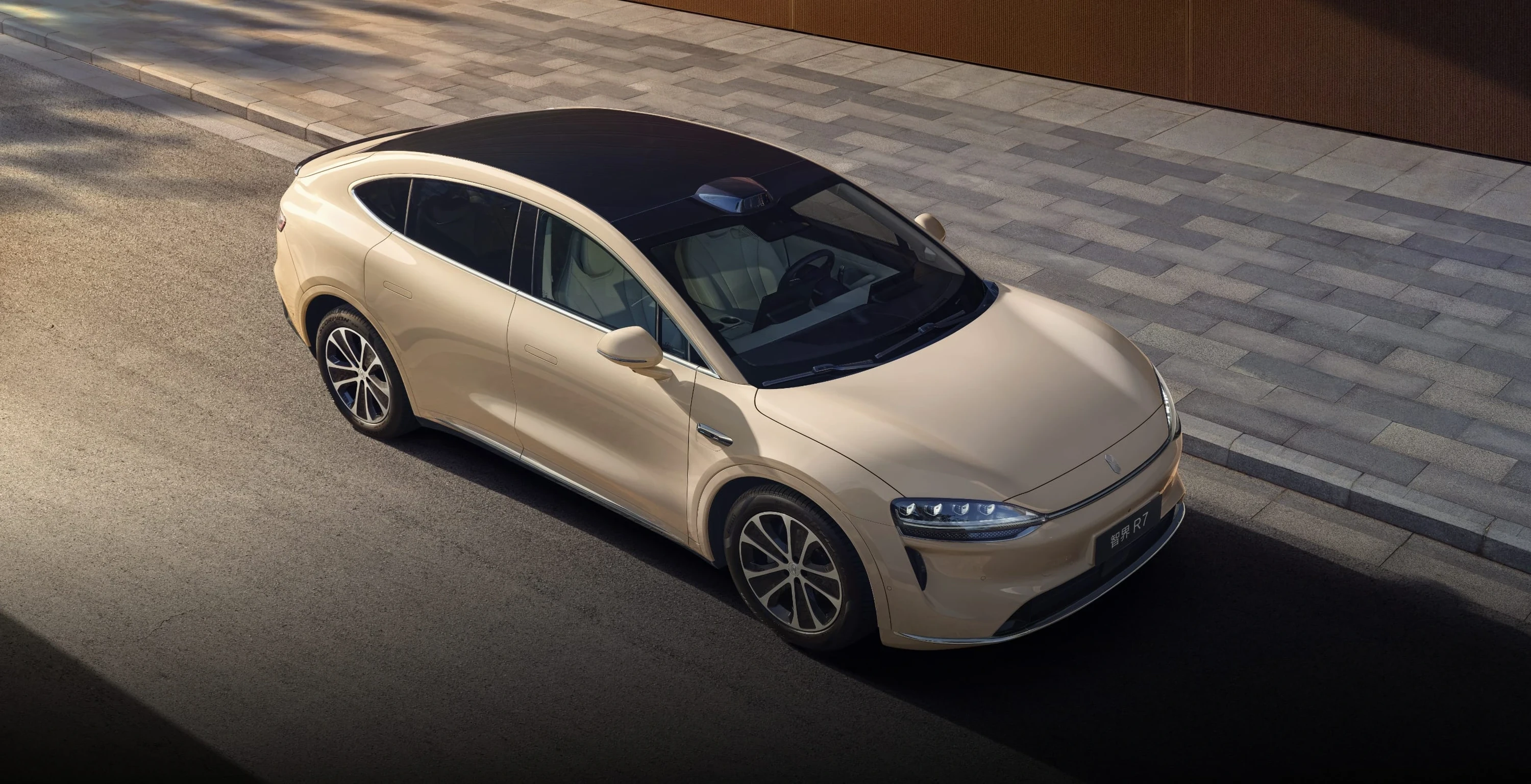 Luxeed R7 RWD 100 kWh exterior view