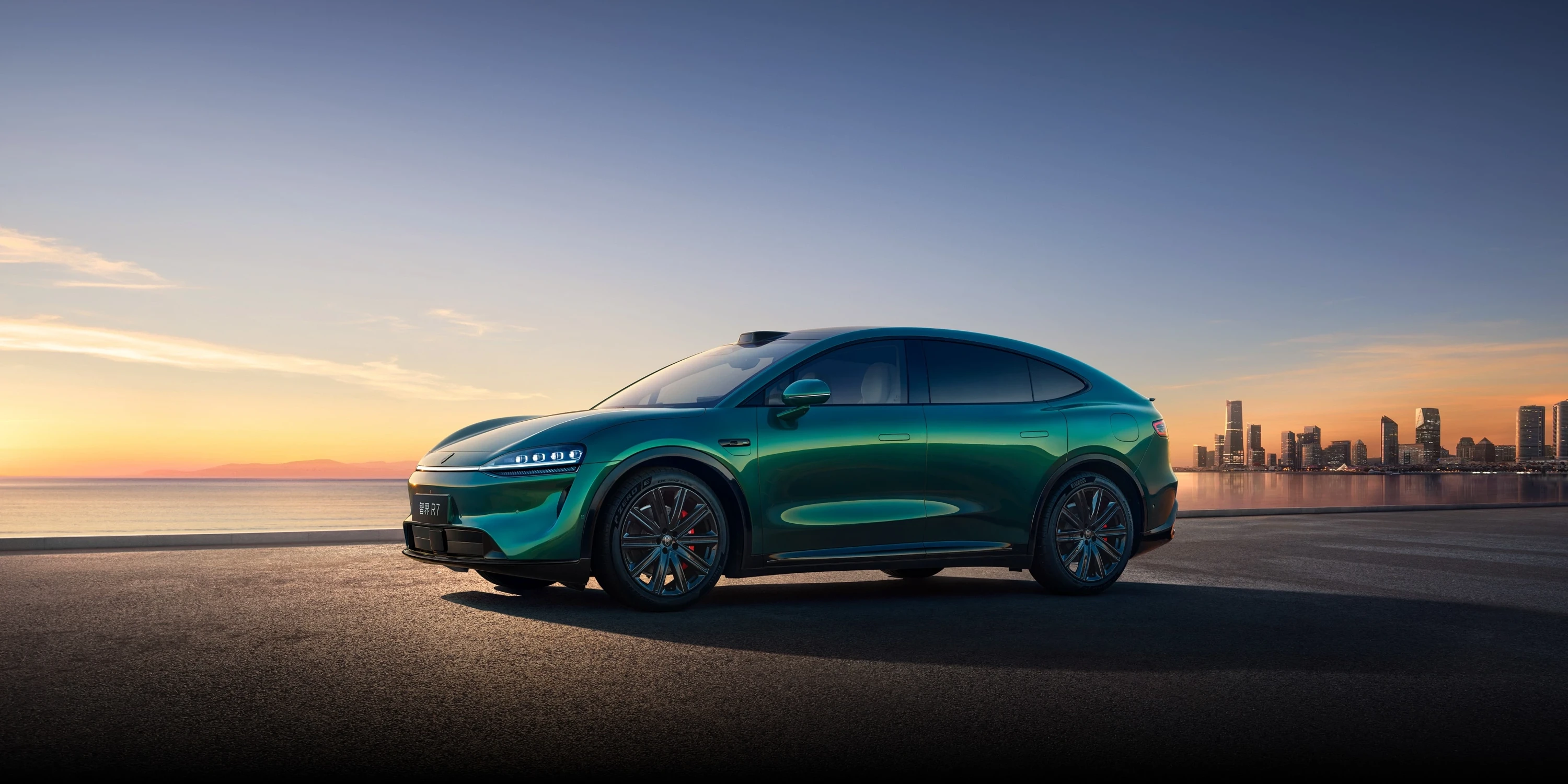 Luxeed R7 RWD 100 kWh exterior view