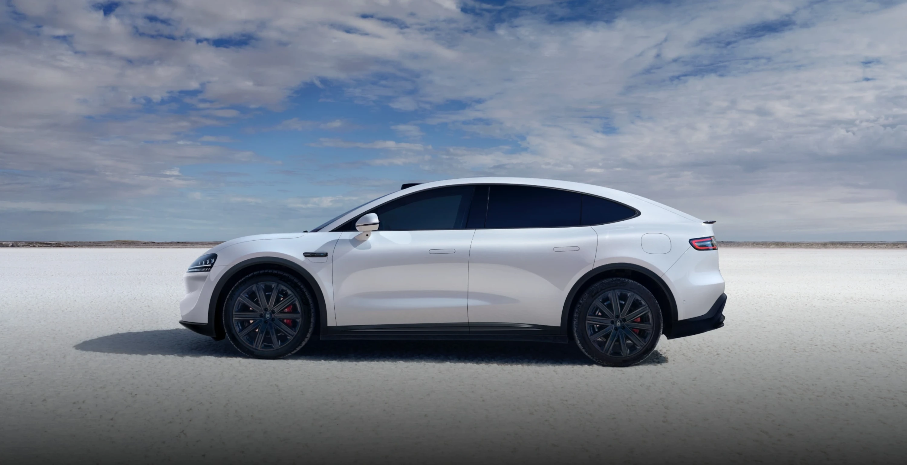 Luxeed R7 RWD 100 kWh exterior view