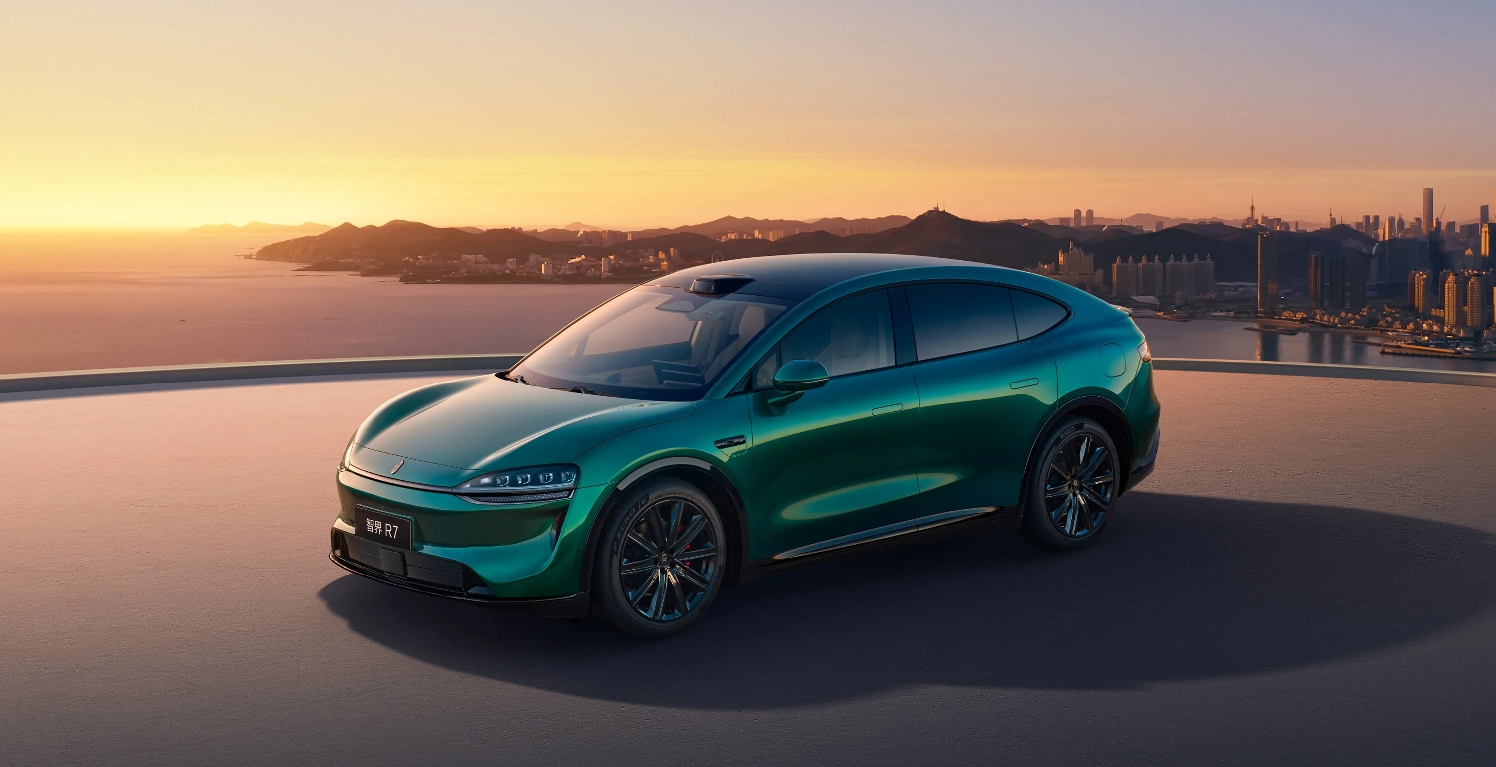 Luxeed R7 RWD 100 kWh exterior view