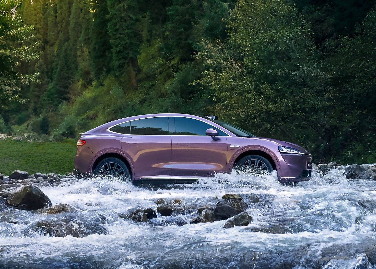 Luxeed R7 RWD 100 kWh exterior view