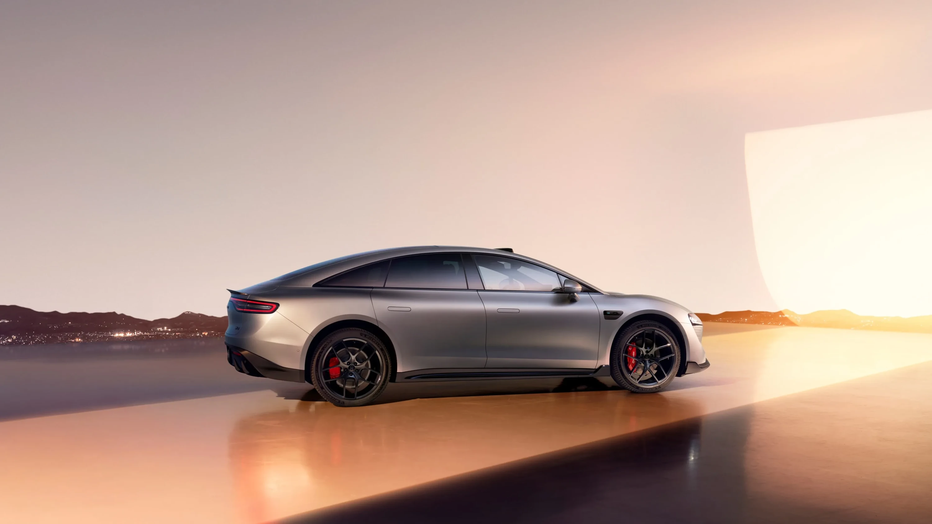 Luxeed S7 AWD 100 kWh exterior view
