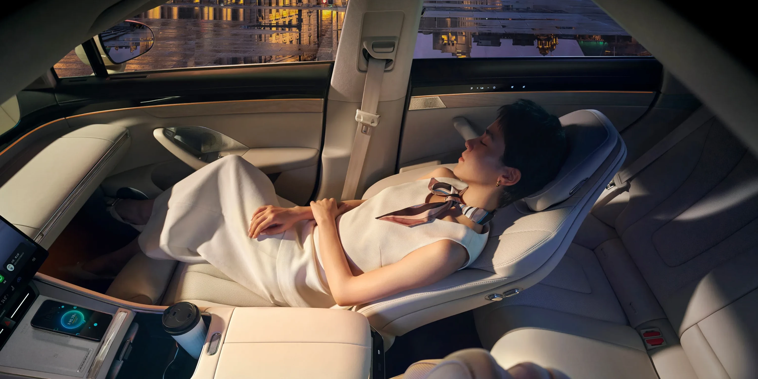 Luxeed S7 AWD 100 kWh frontseats view