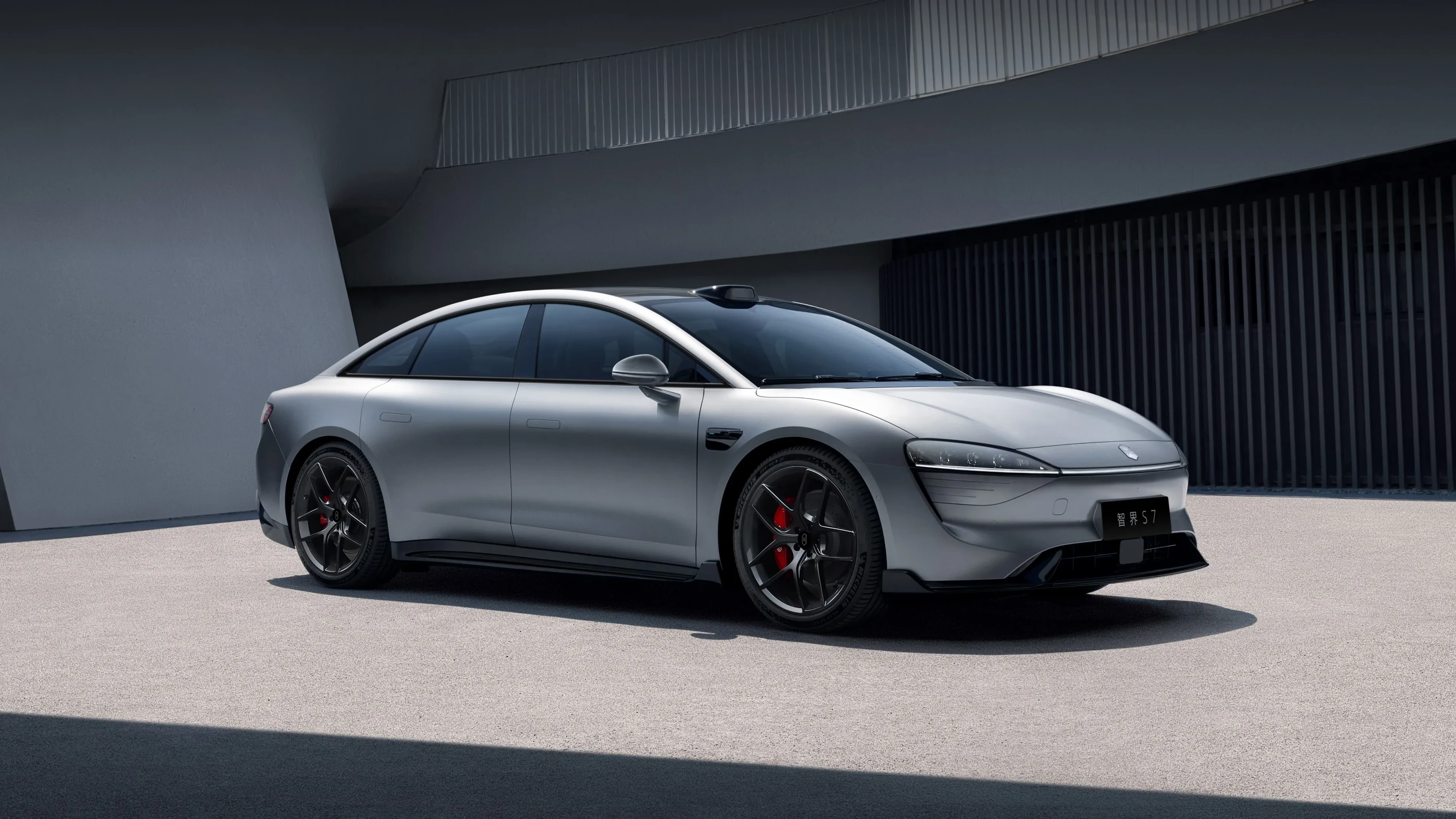 Luxeed S7 AWD 100 kWh exterior view