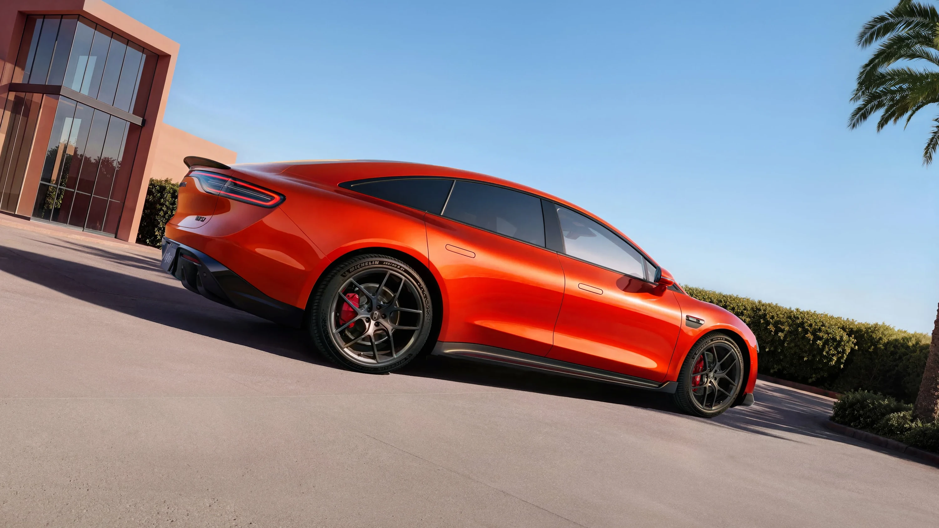 Luxeed S7 AWD 100 kWh exterior view