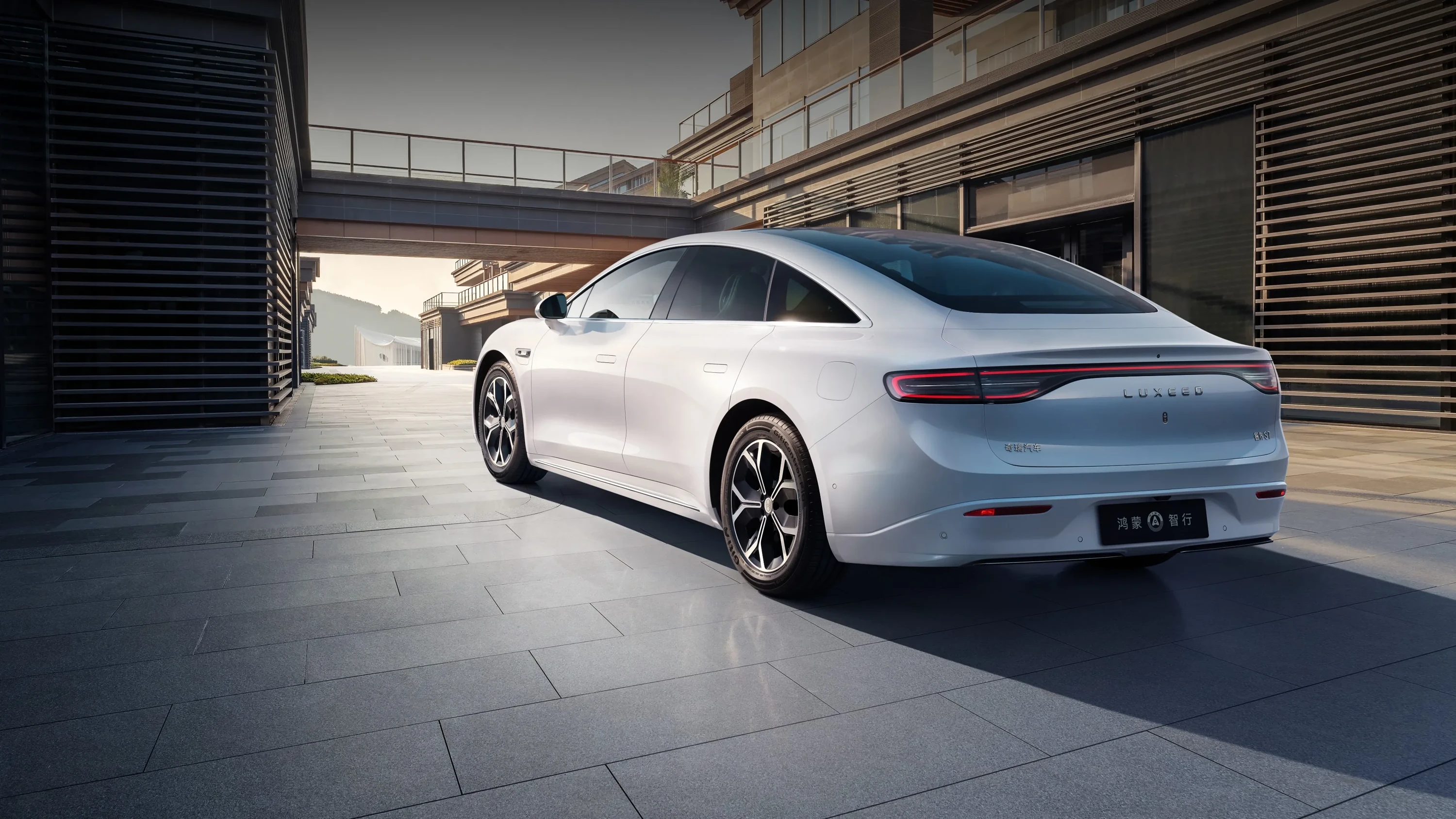 Luxeed S7 RWD 100 kWh exterior view