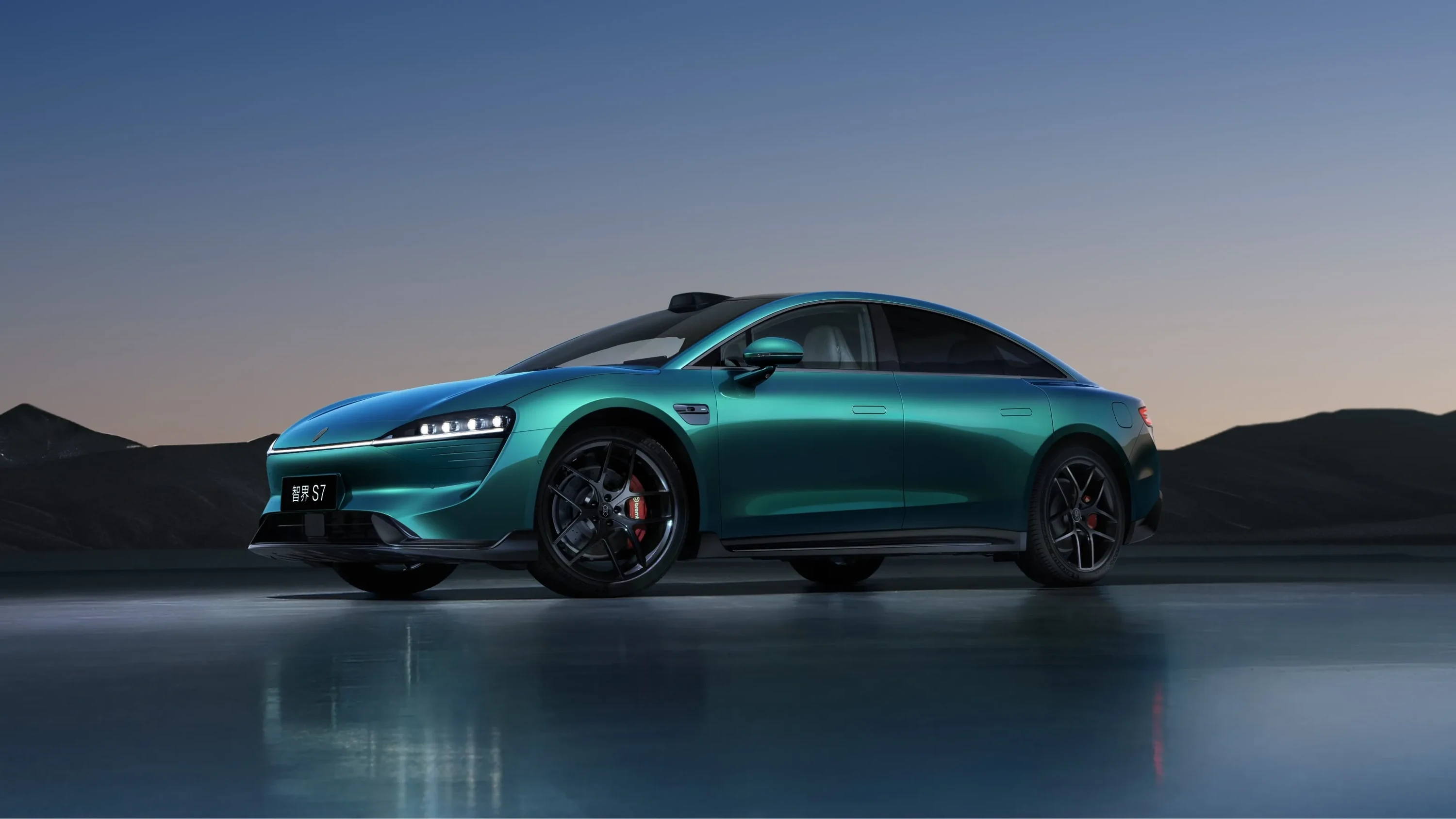 Luxeed S7 RWD 82 kWh exterior view