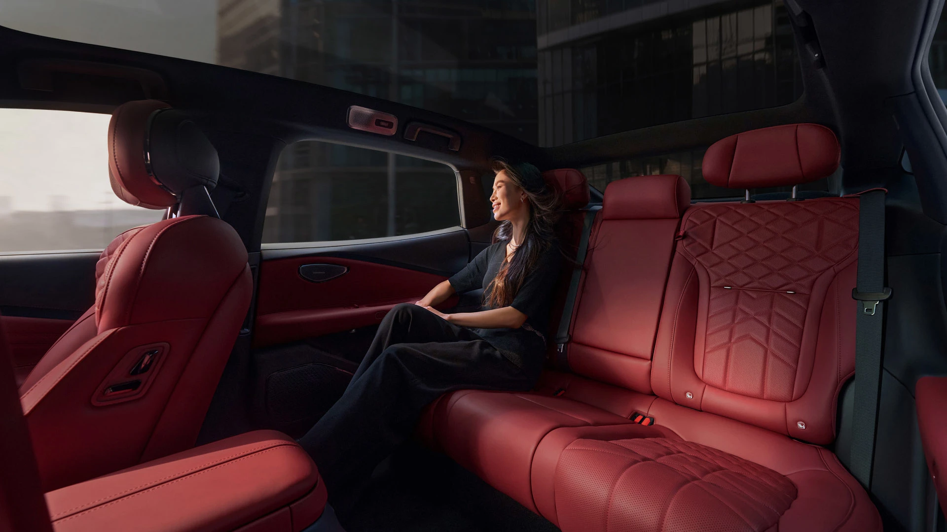 Lynk & Co 10 95 kWh RWD secondrowseats view