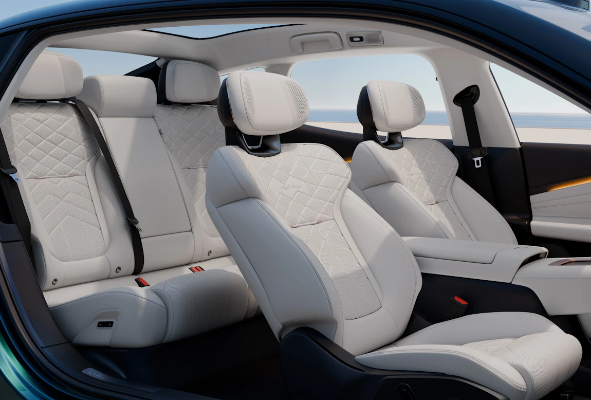 Lynk & Co 10+ 77 kWh AWD interior view