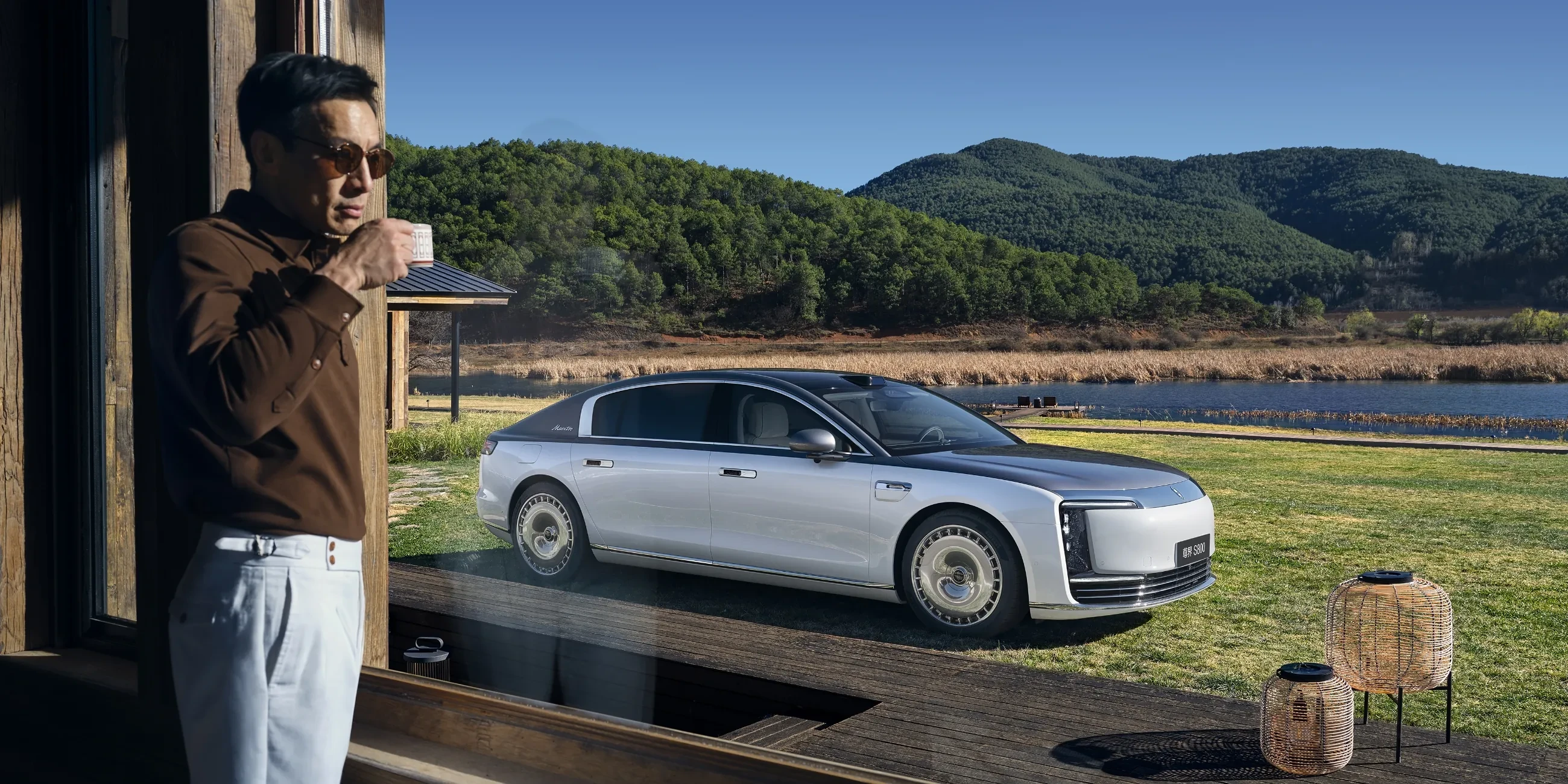 MAEXTRO S800 Executive exterior view