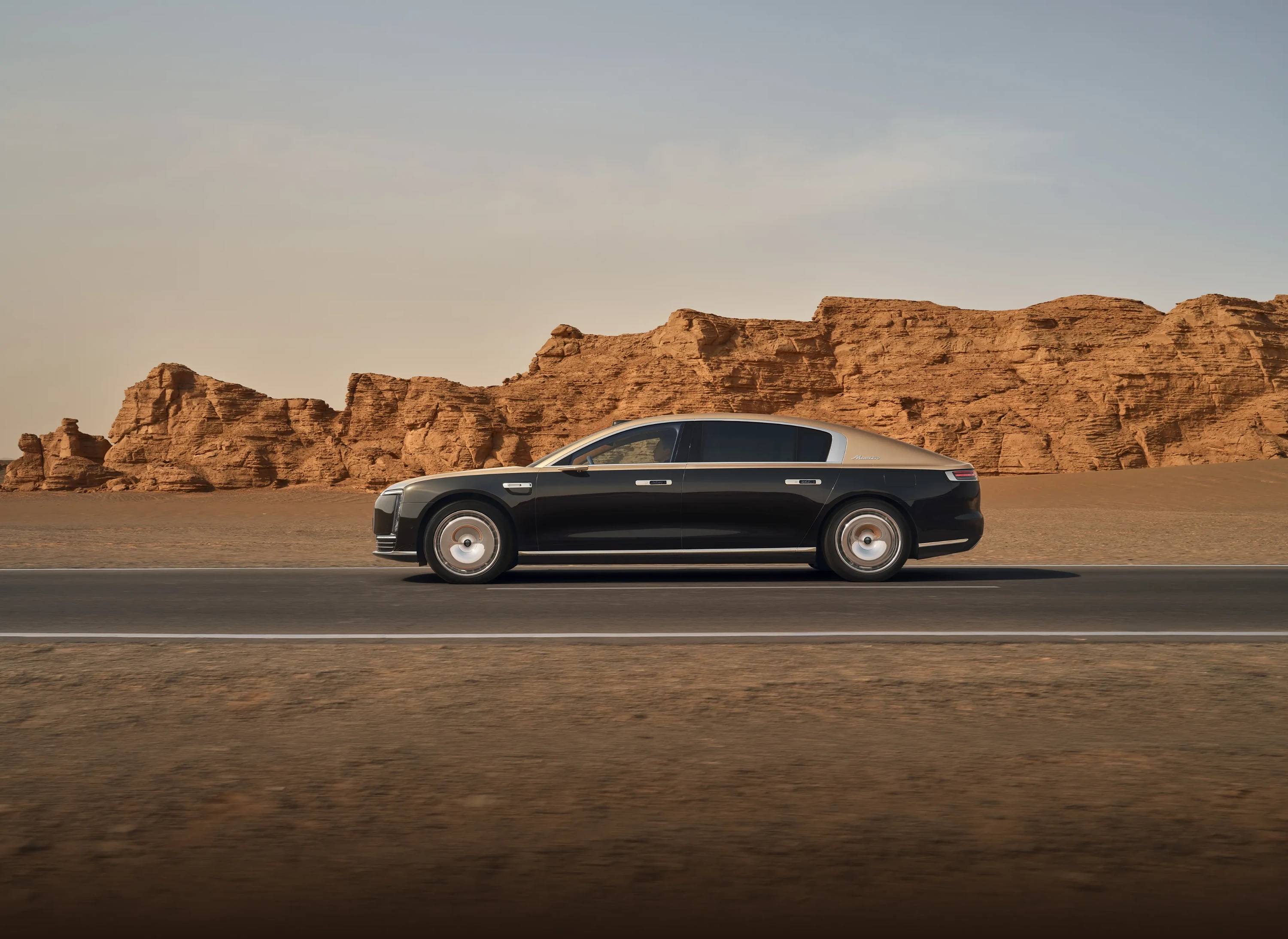 MAEXTRO S800 Executive exterior view