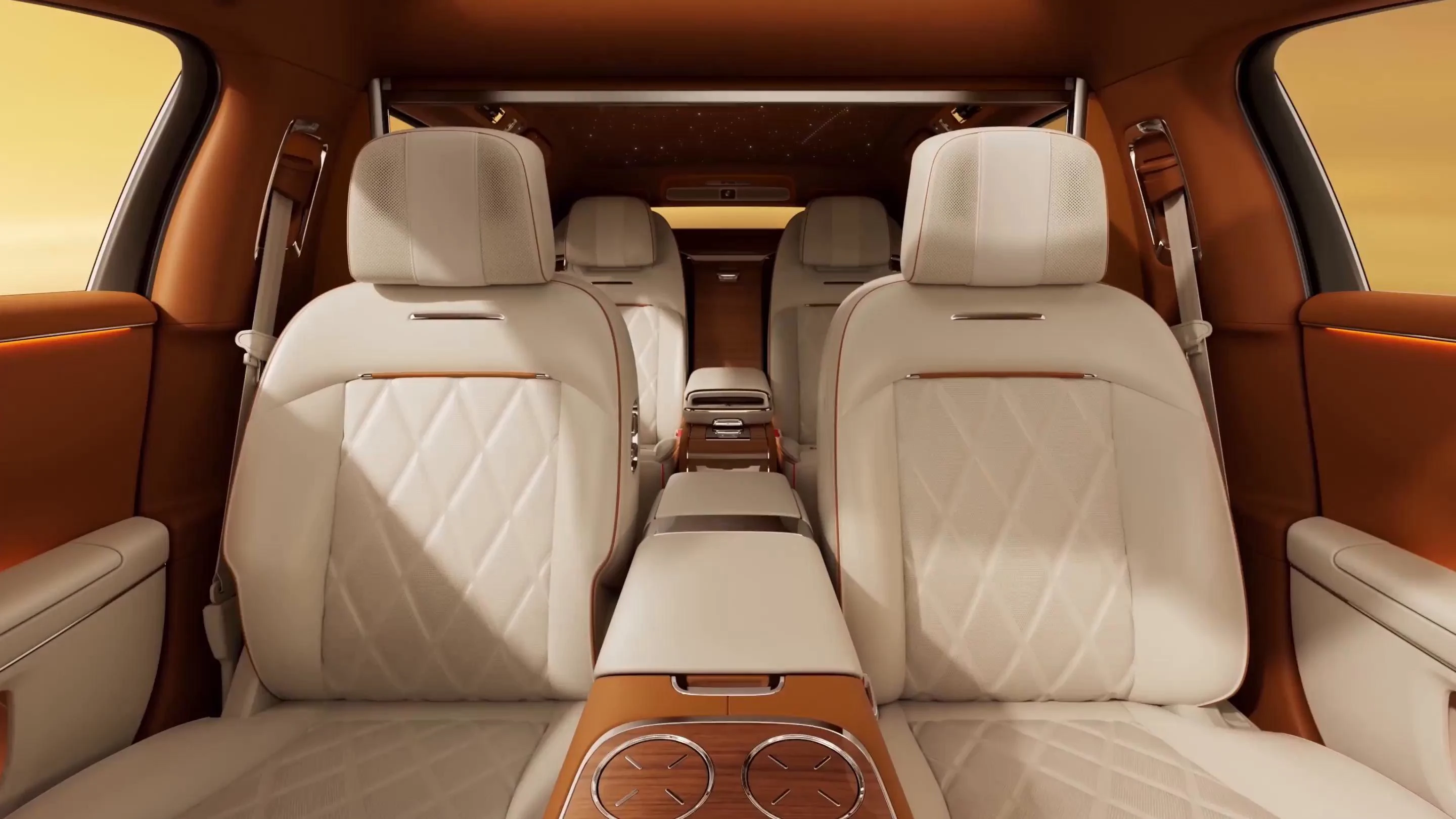 MAEXTRO S800 Executive interior view