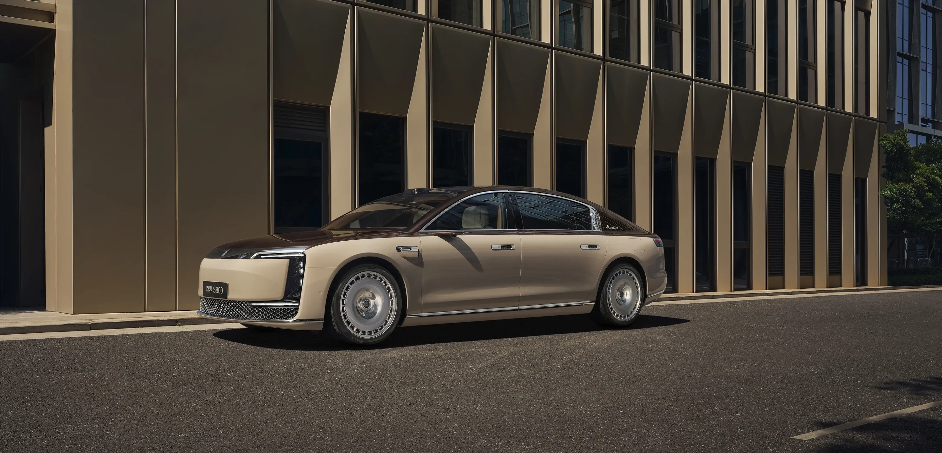 MAEXTRO S800 Executive exterior view