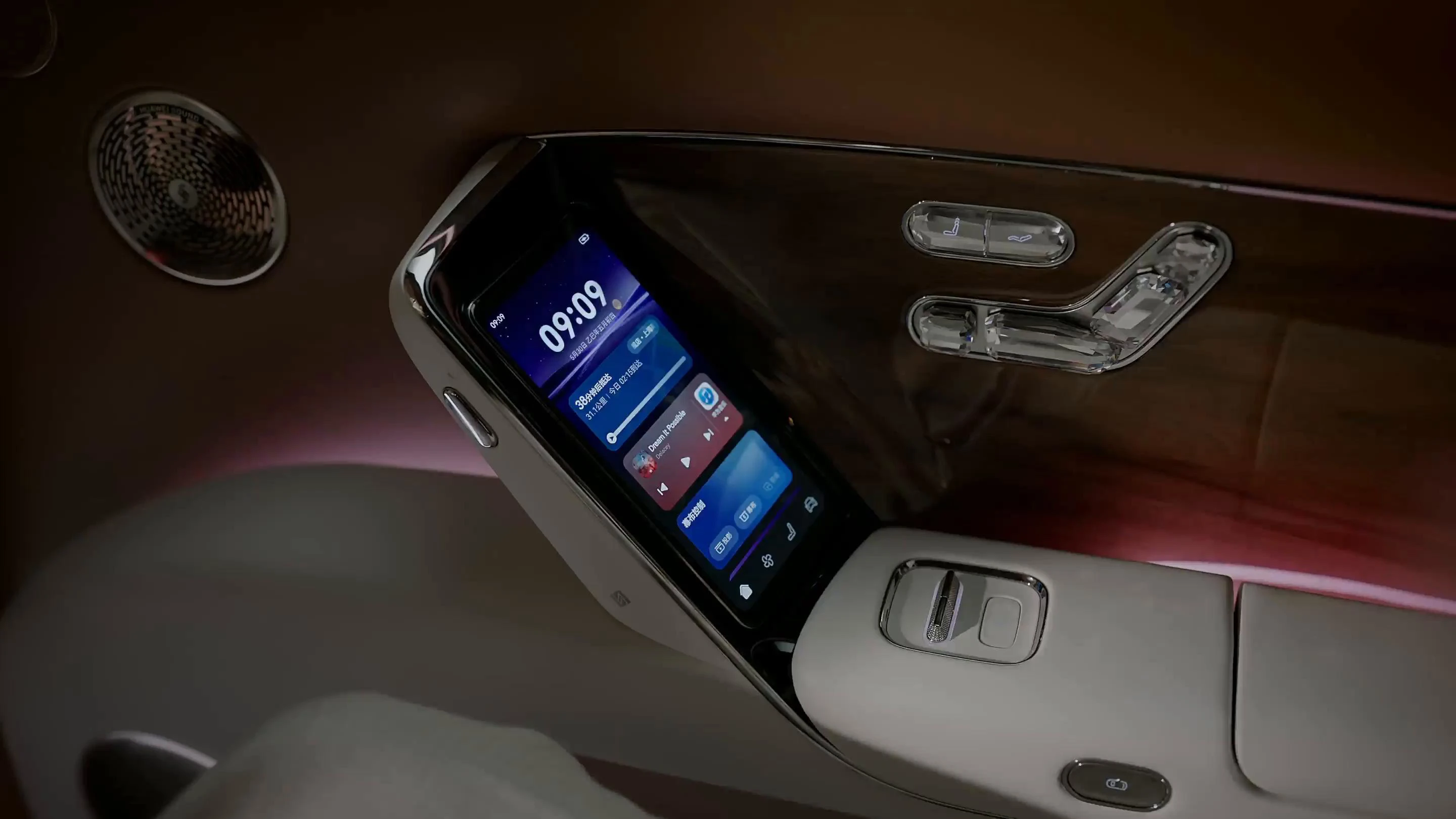 MAEXTRO S800 Executive details view