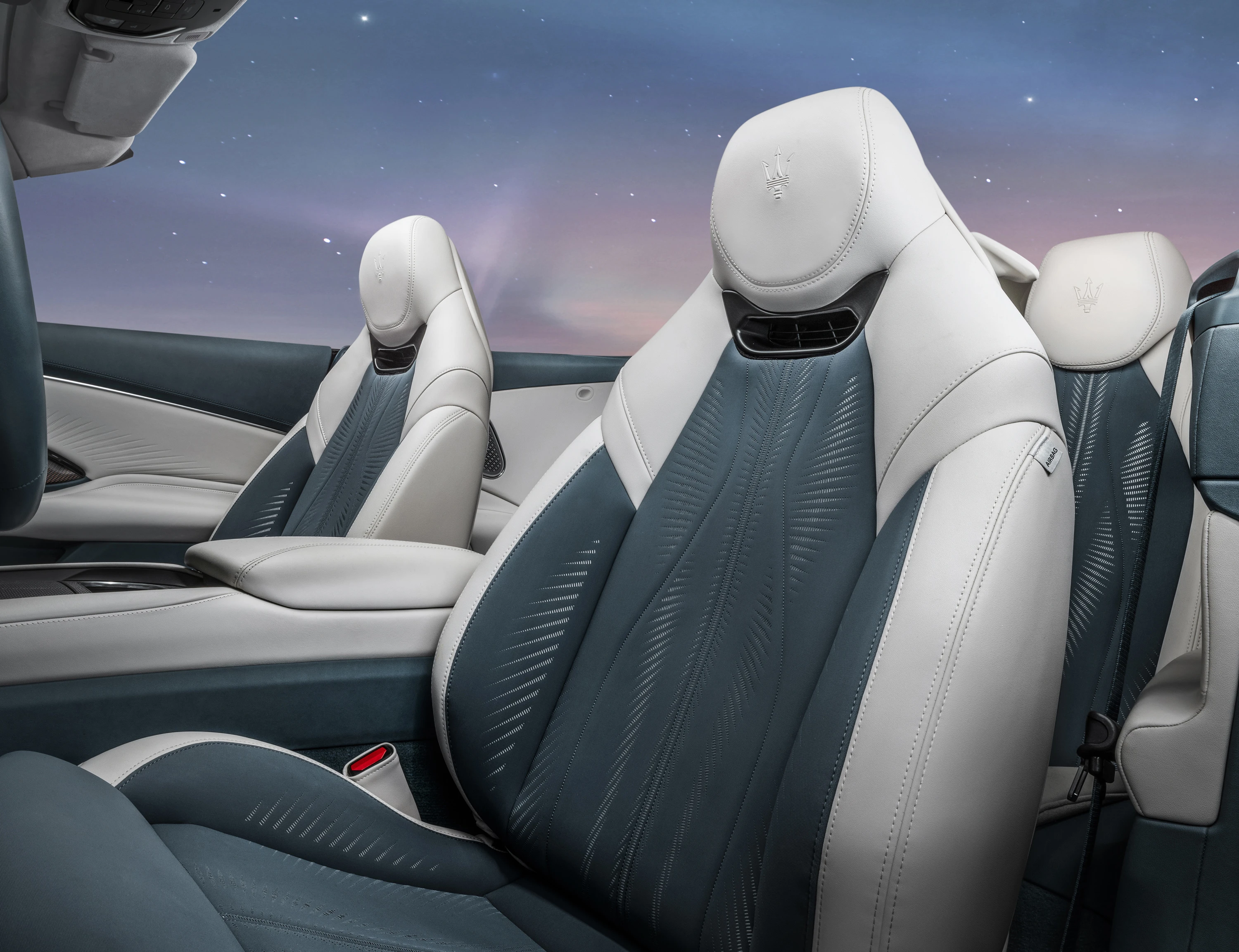 Maserati GranCabrio Folgore frontseats view