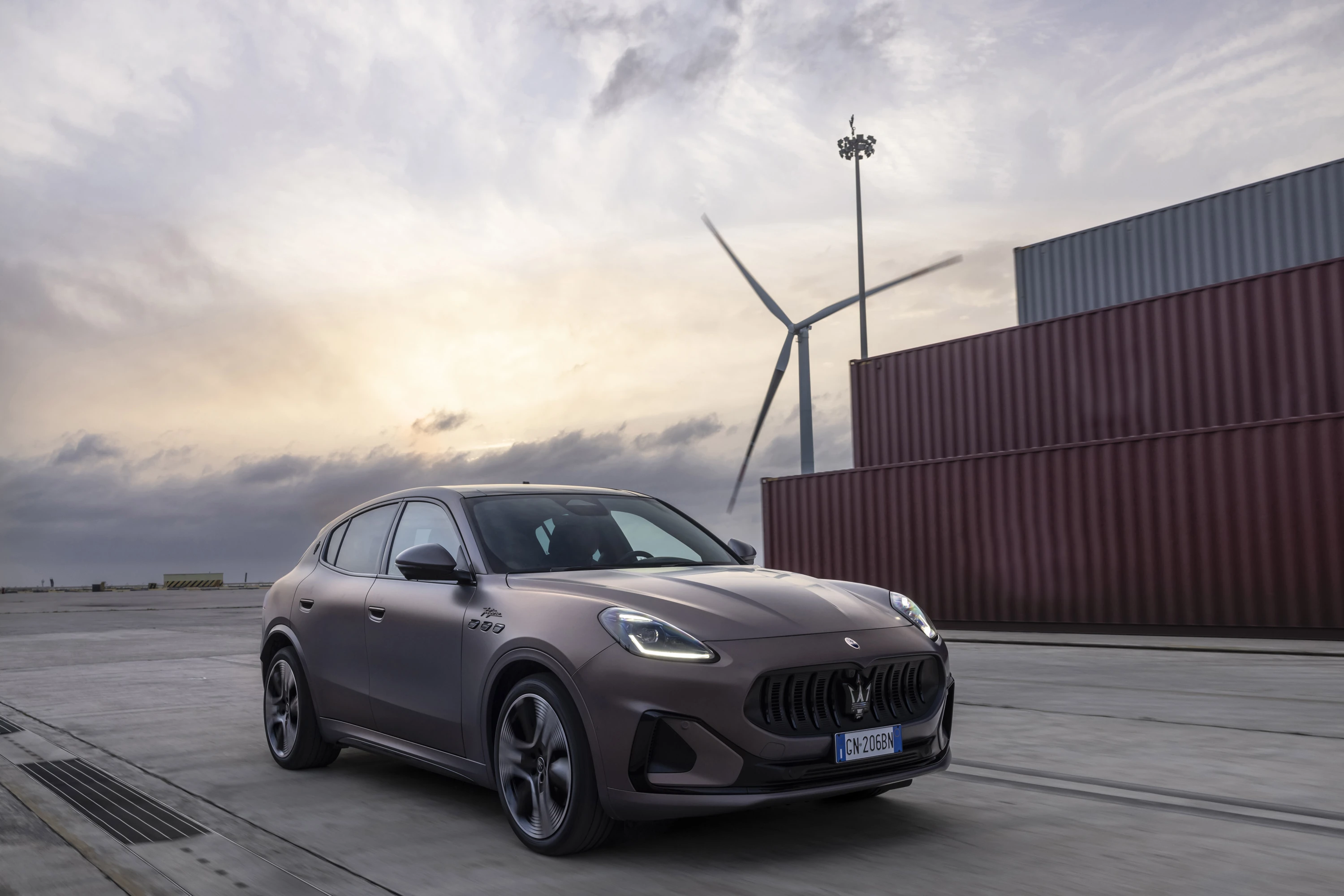 Maserati Grecale Folgore exterior view