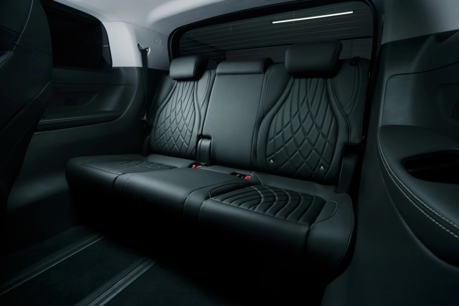 Maxus MIFA 9 90 kWh thidrowseats view