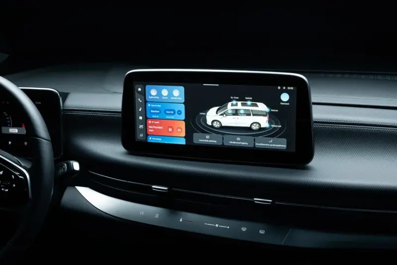 Maxus MIFA 9 90 kWh screens view