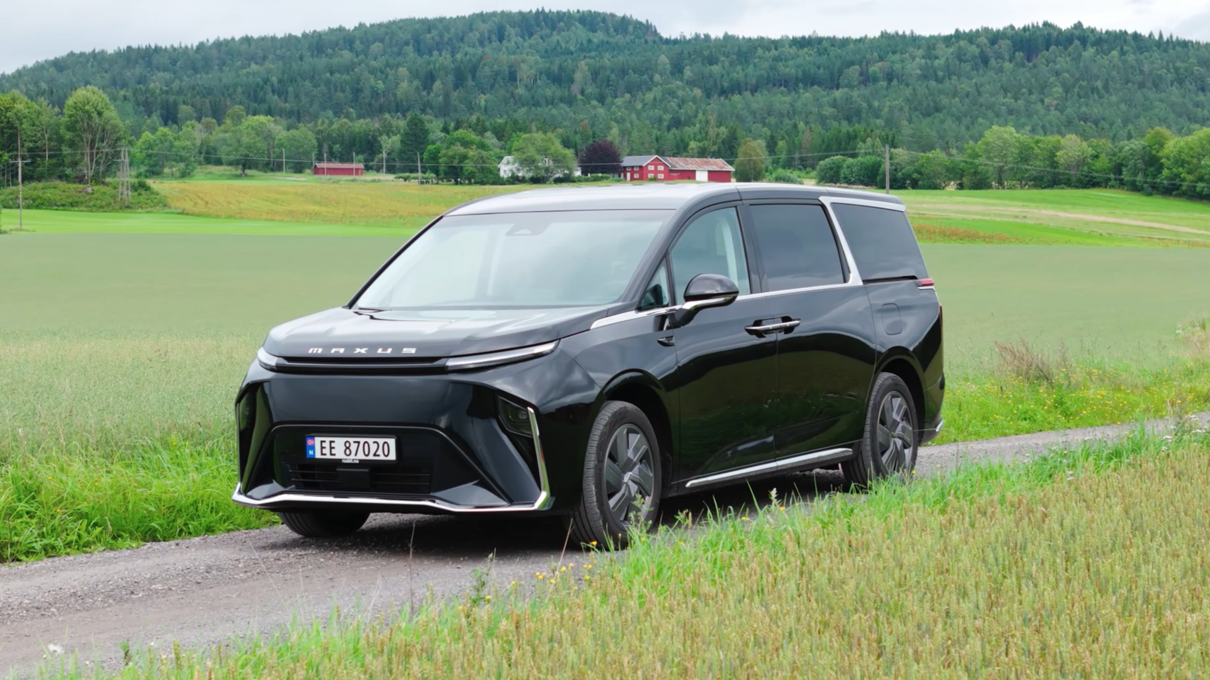 Maxus MIFA 9 90 kWh exterior view