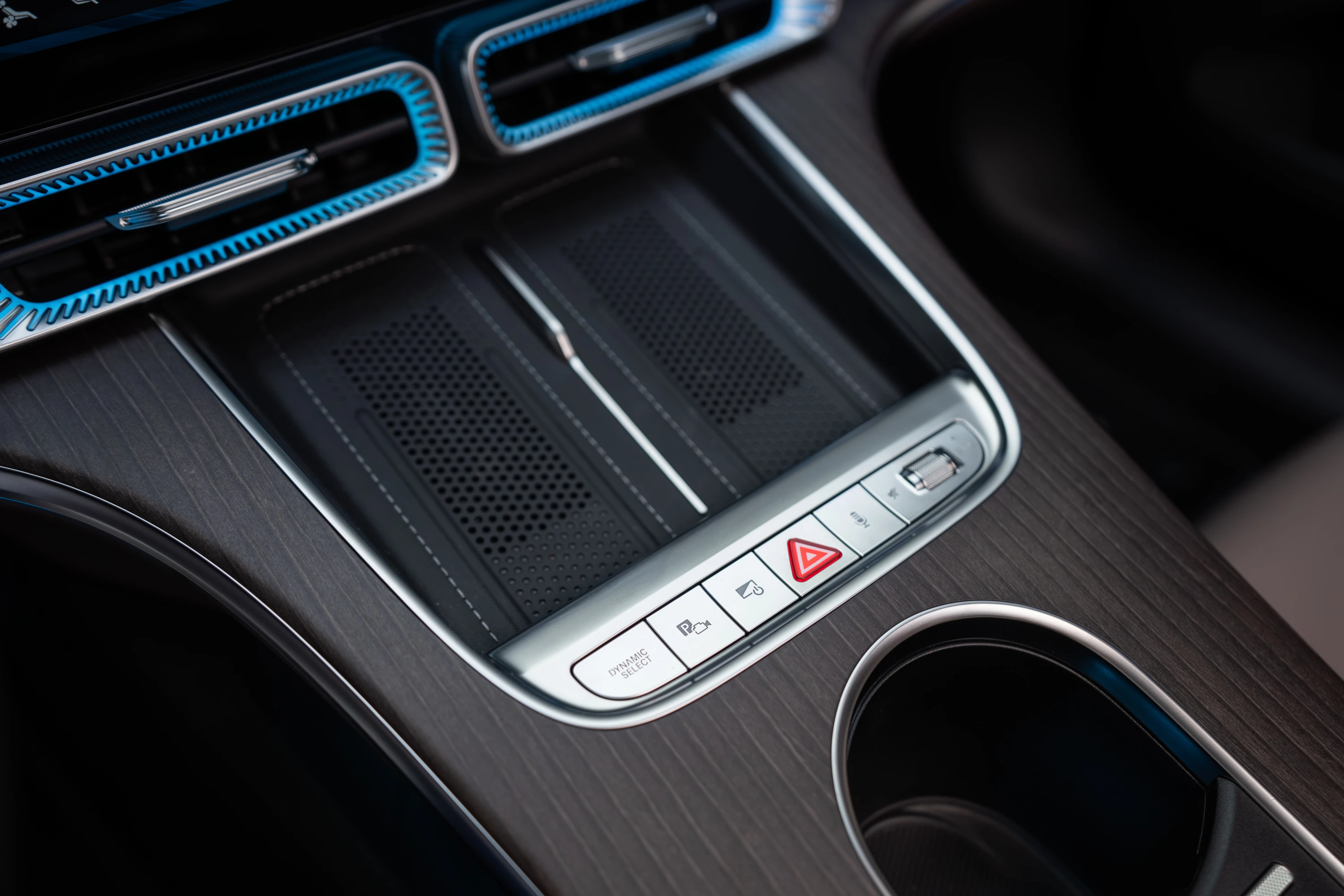 Mercedes C 400 4MATIC electric details view