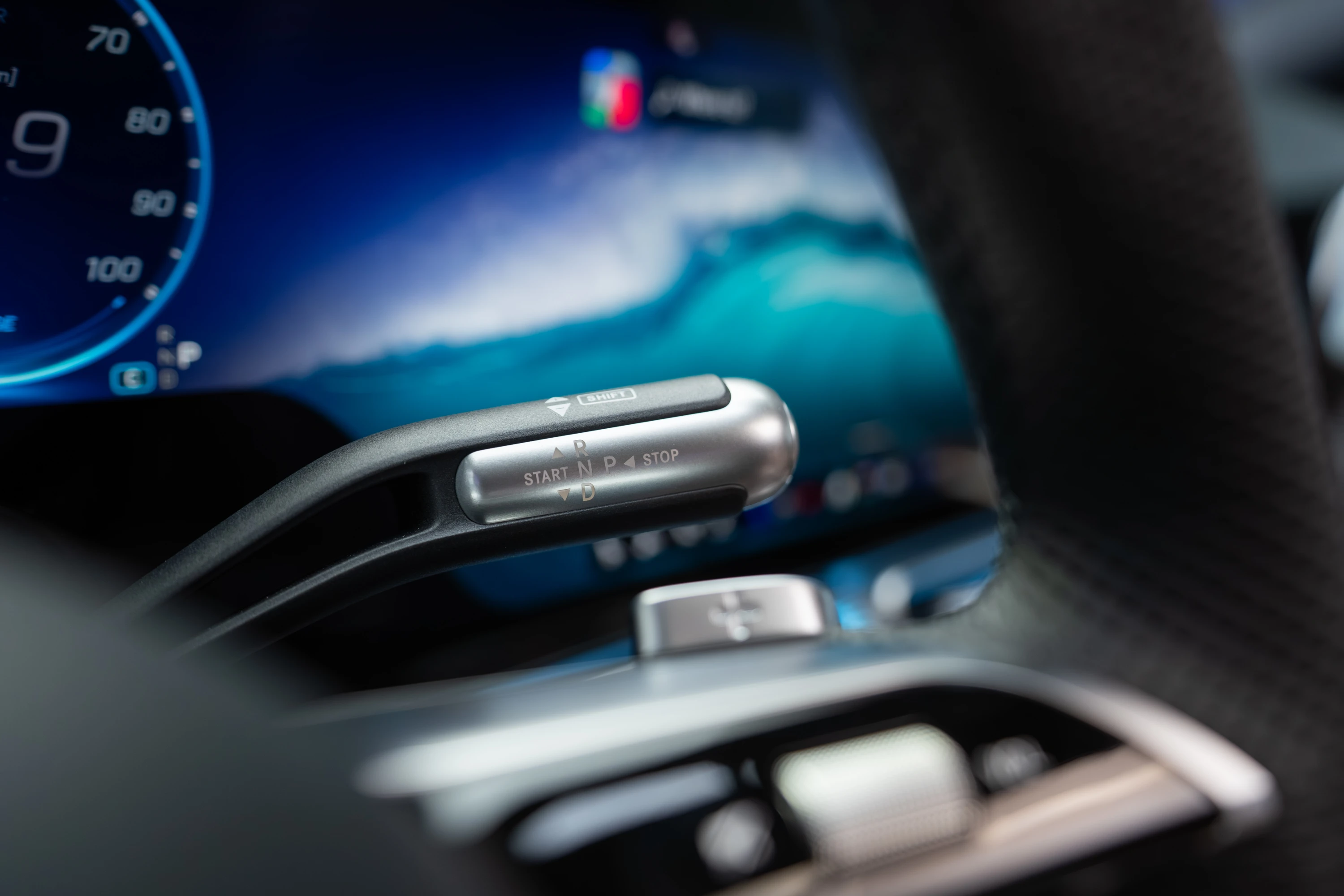 Mercedes C 400 4MATIC electric details view