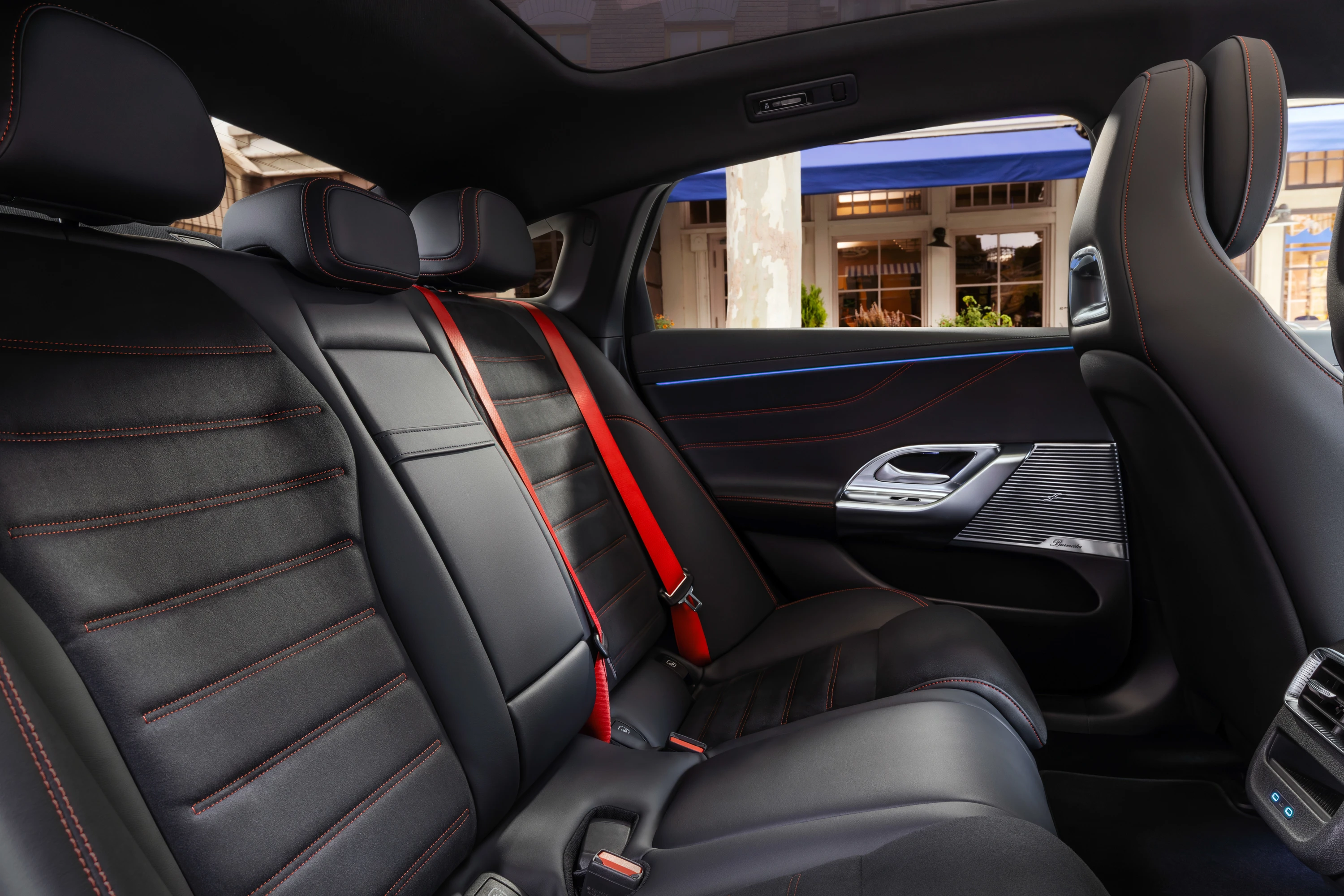Mercedes C 400 4MATIC electric secondrowseats view