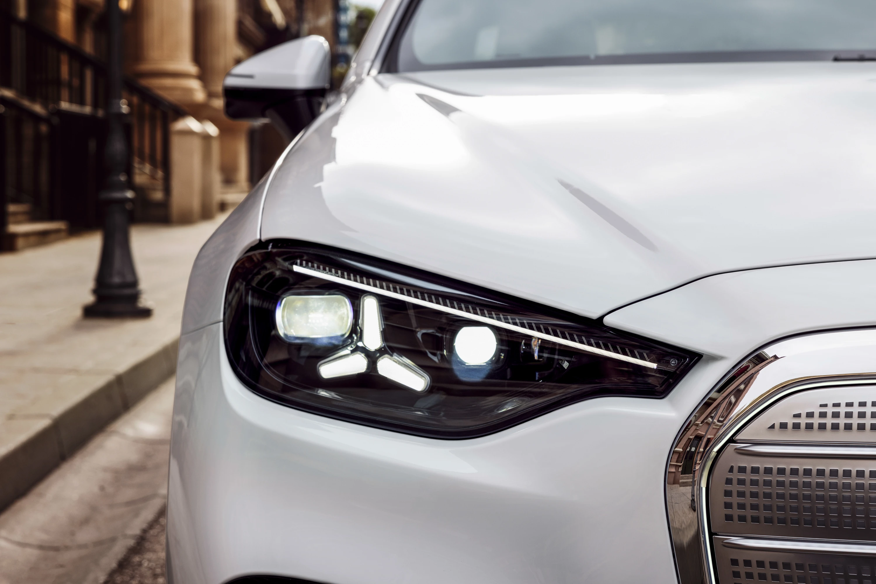 Mercedes C 400 4MATIC electric headlights view
