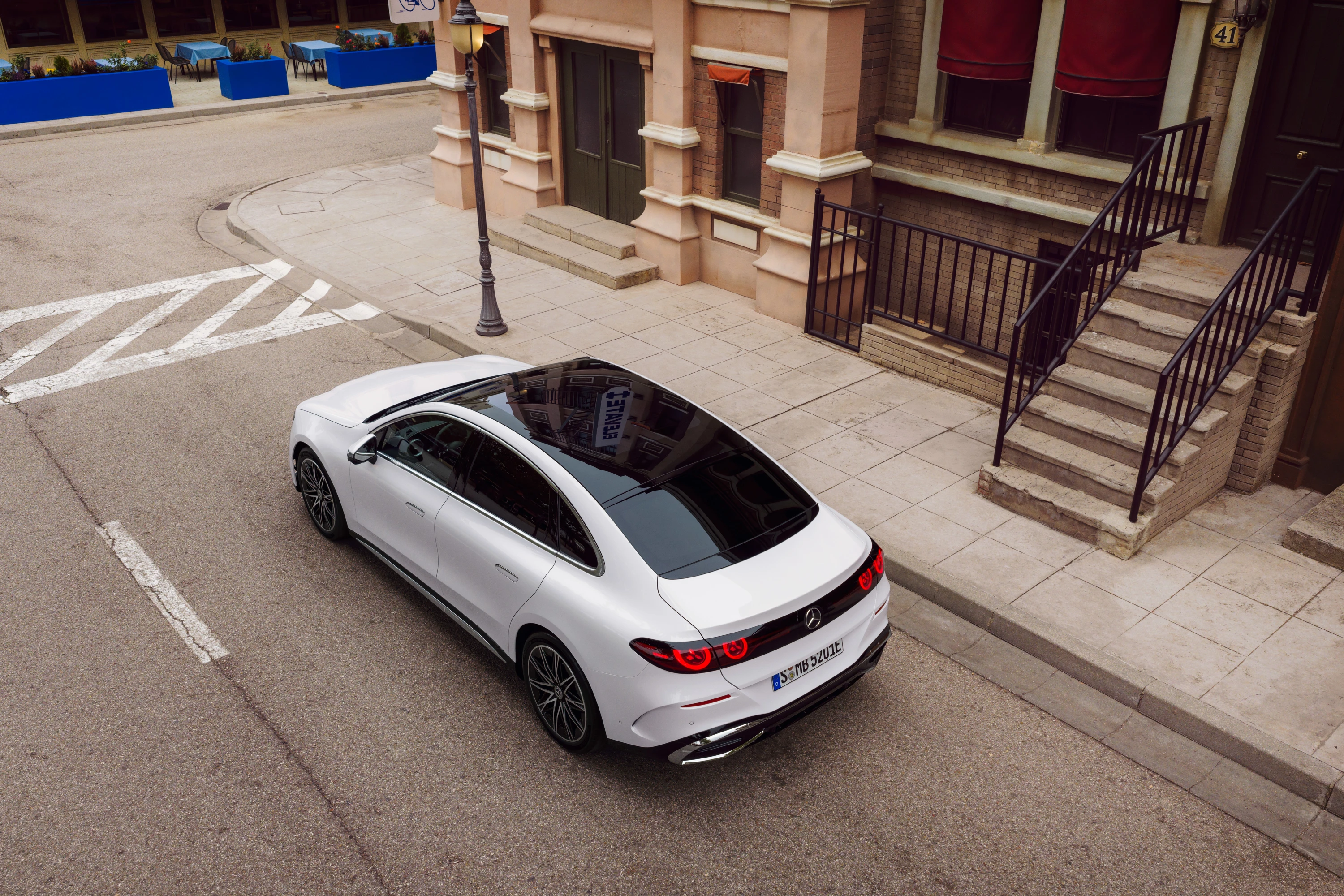 Mercedes C 400 4MATIC electric details view