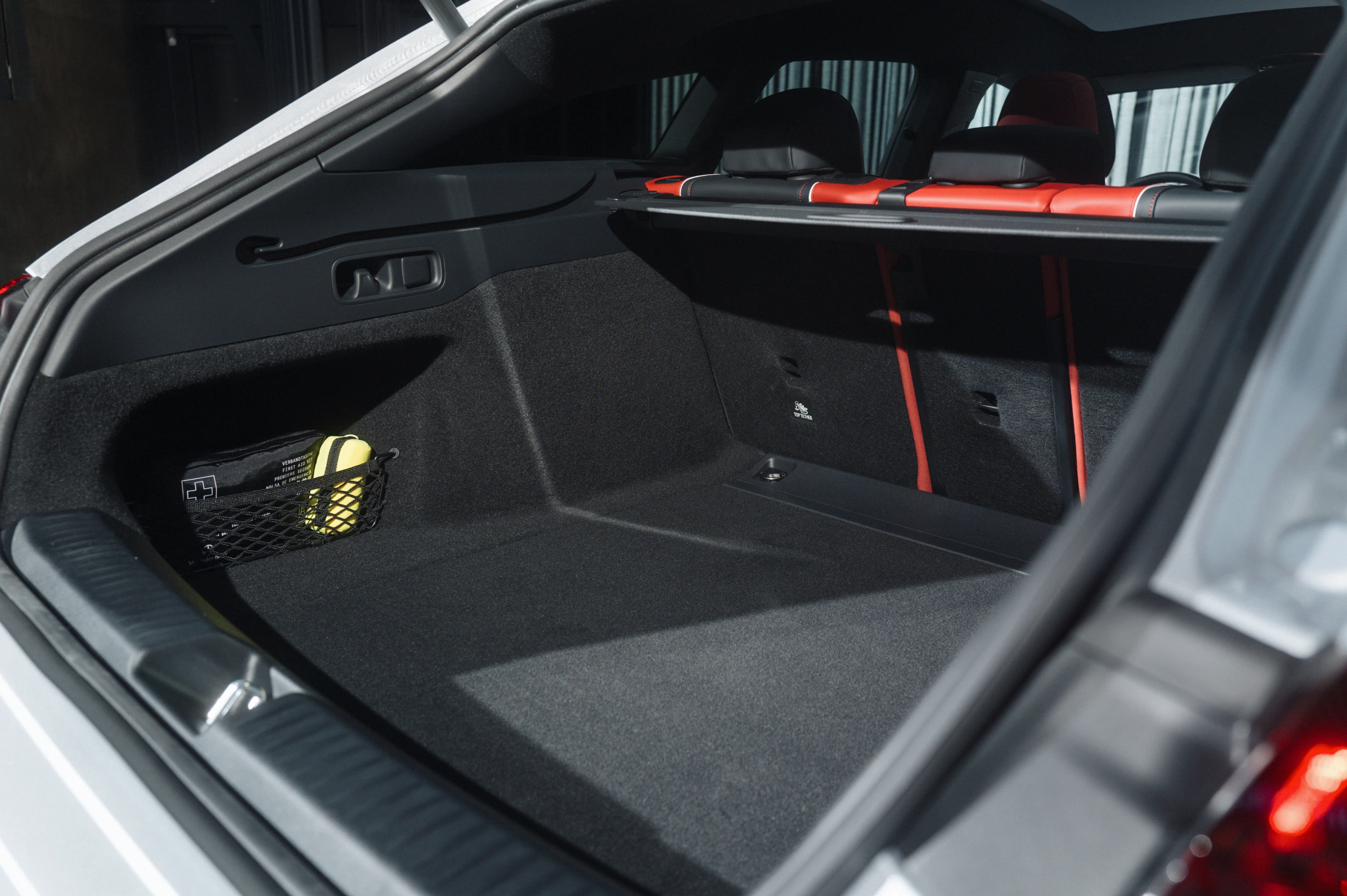 Mercedes CLA 200 Shooting Brake trunk view