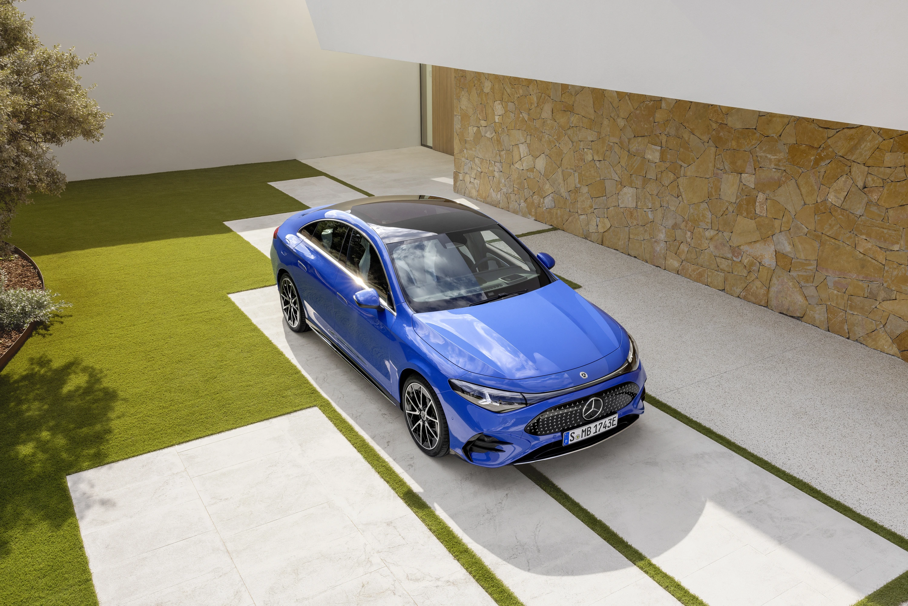 Mercedes CLA 350 4MATIC exterior view