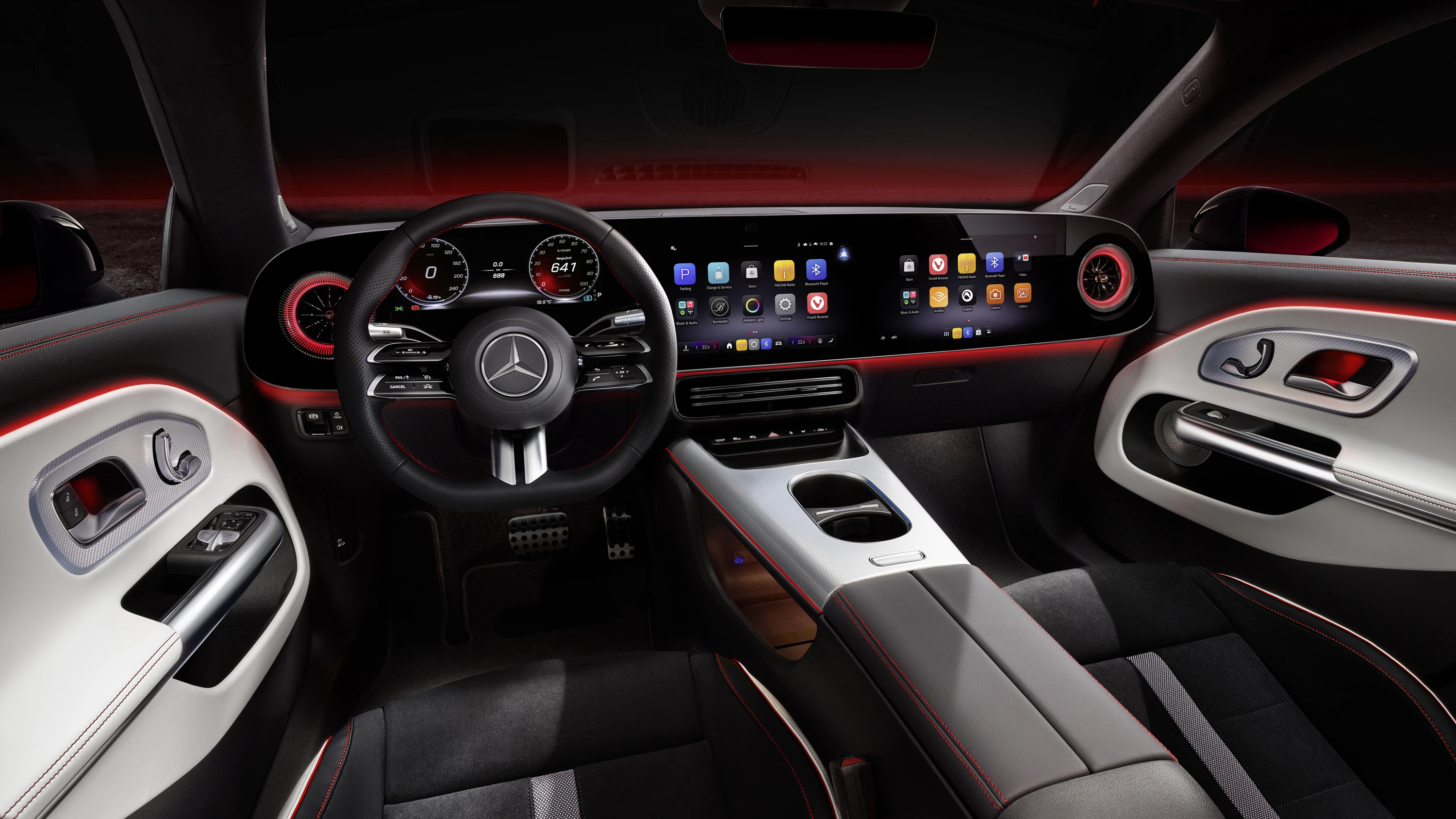 Mercedes CLA 350 4MATIC screens view
