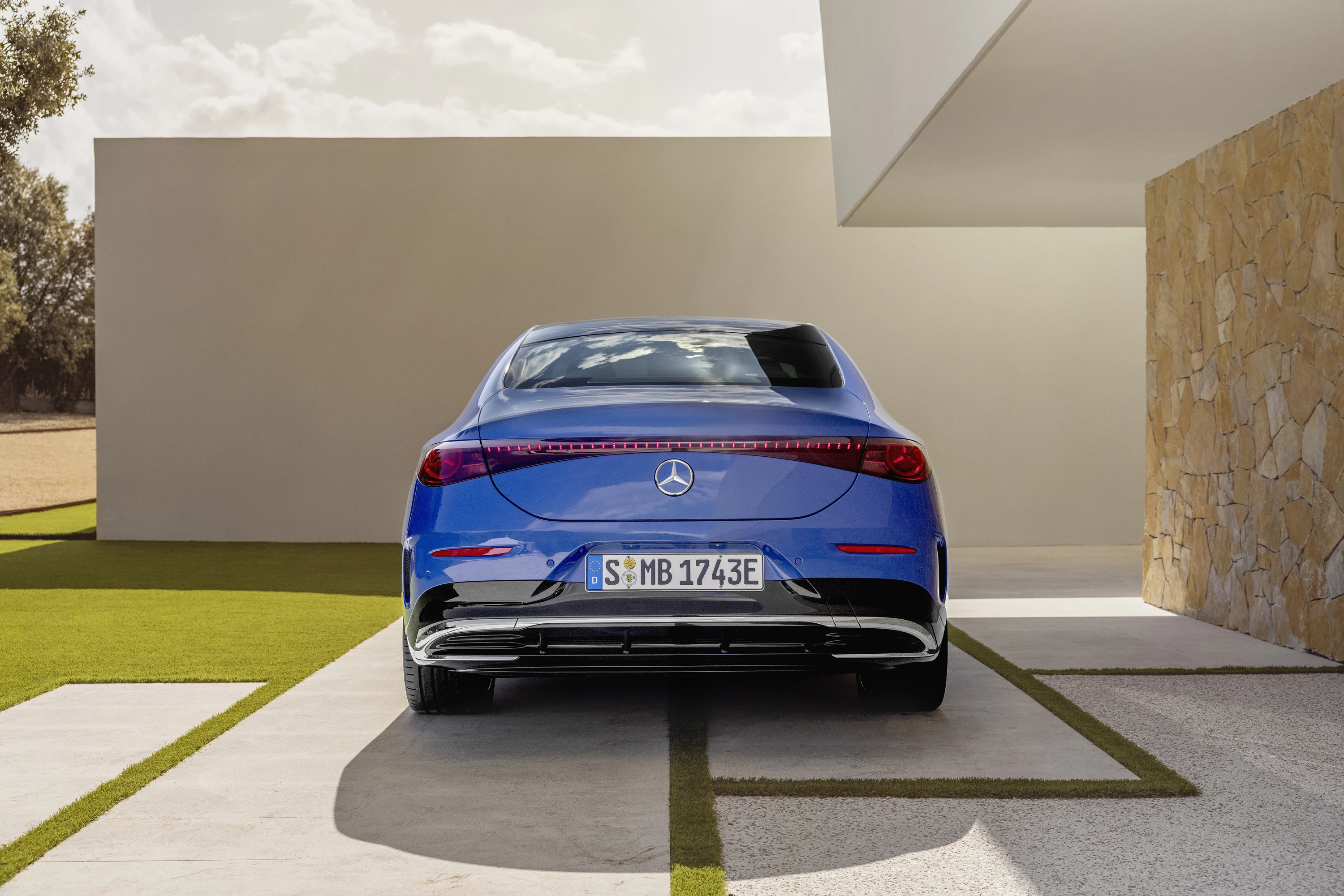 Mercedes CLA 350 4MATIC exterior view