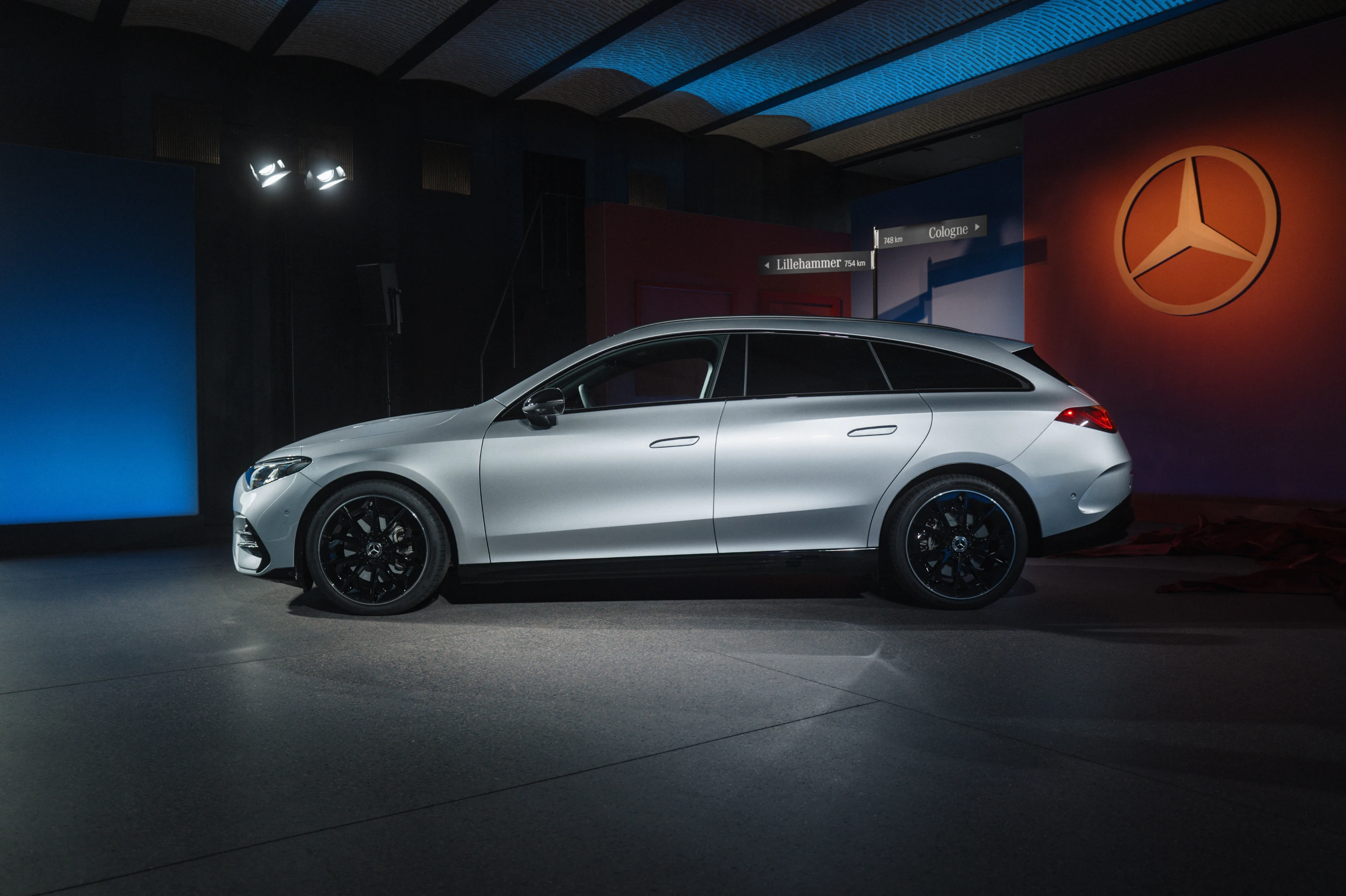 Mercedes CLA 350 4MATIC Shooting Brake exterior view