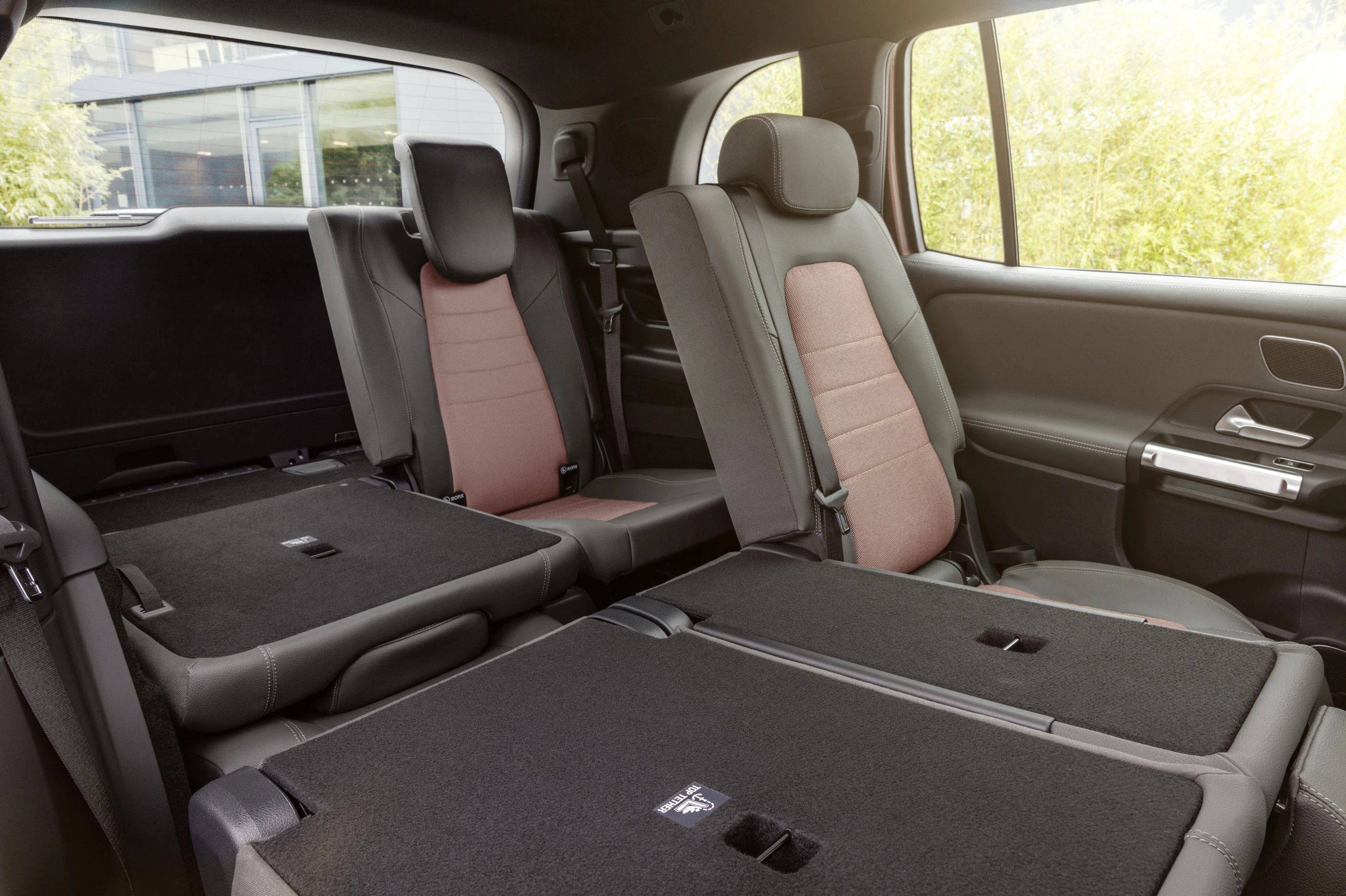 Mercedes-EQ EQB 300 4MATIC trunk view