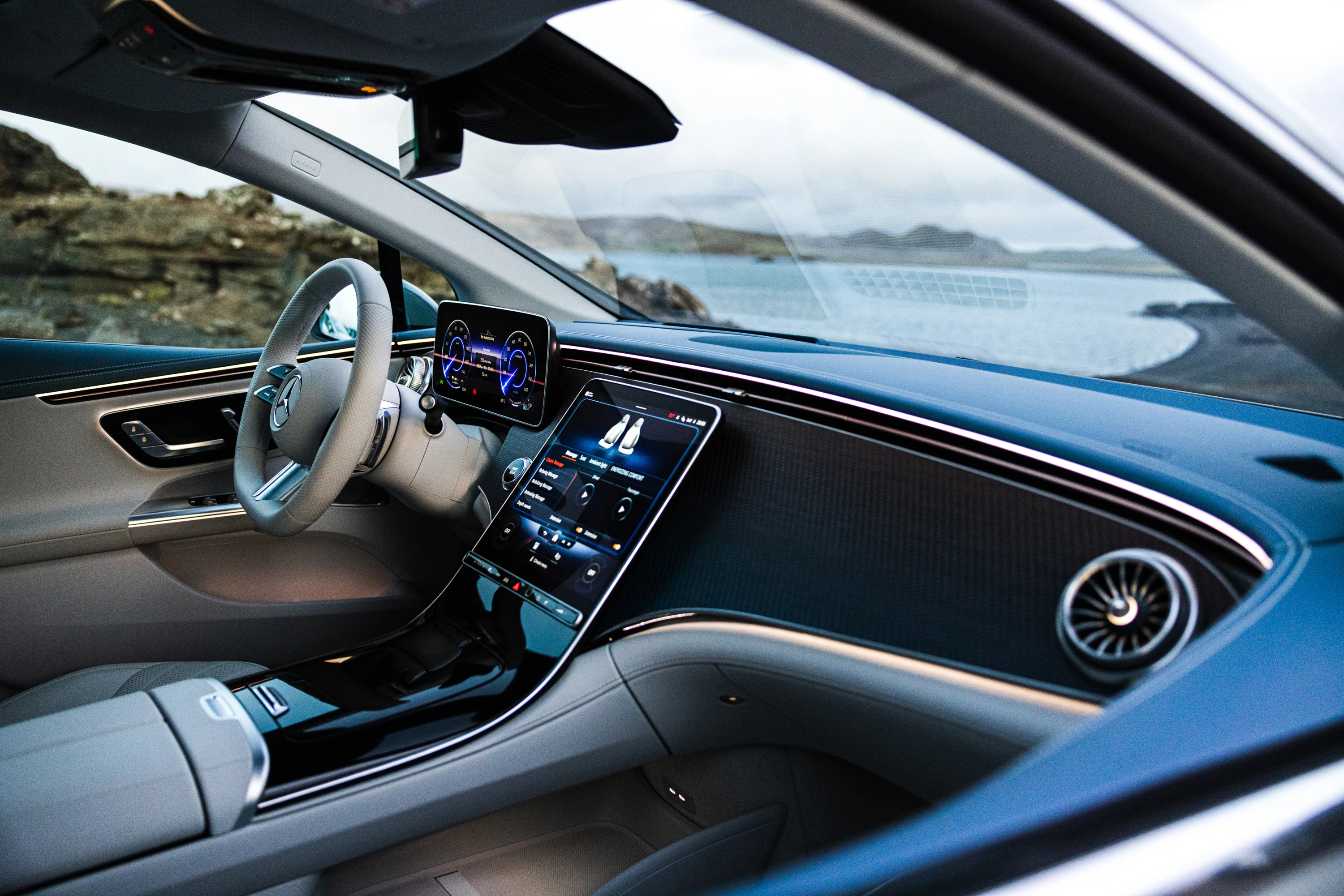 Mercedes-EQ EQE 300 screens view