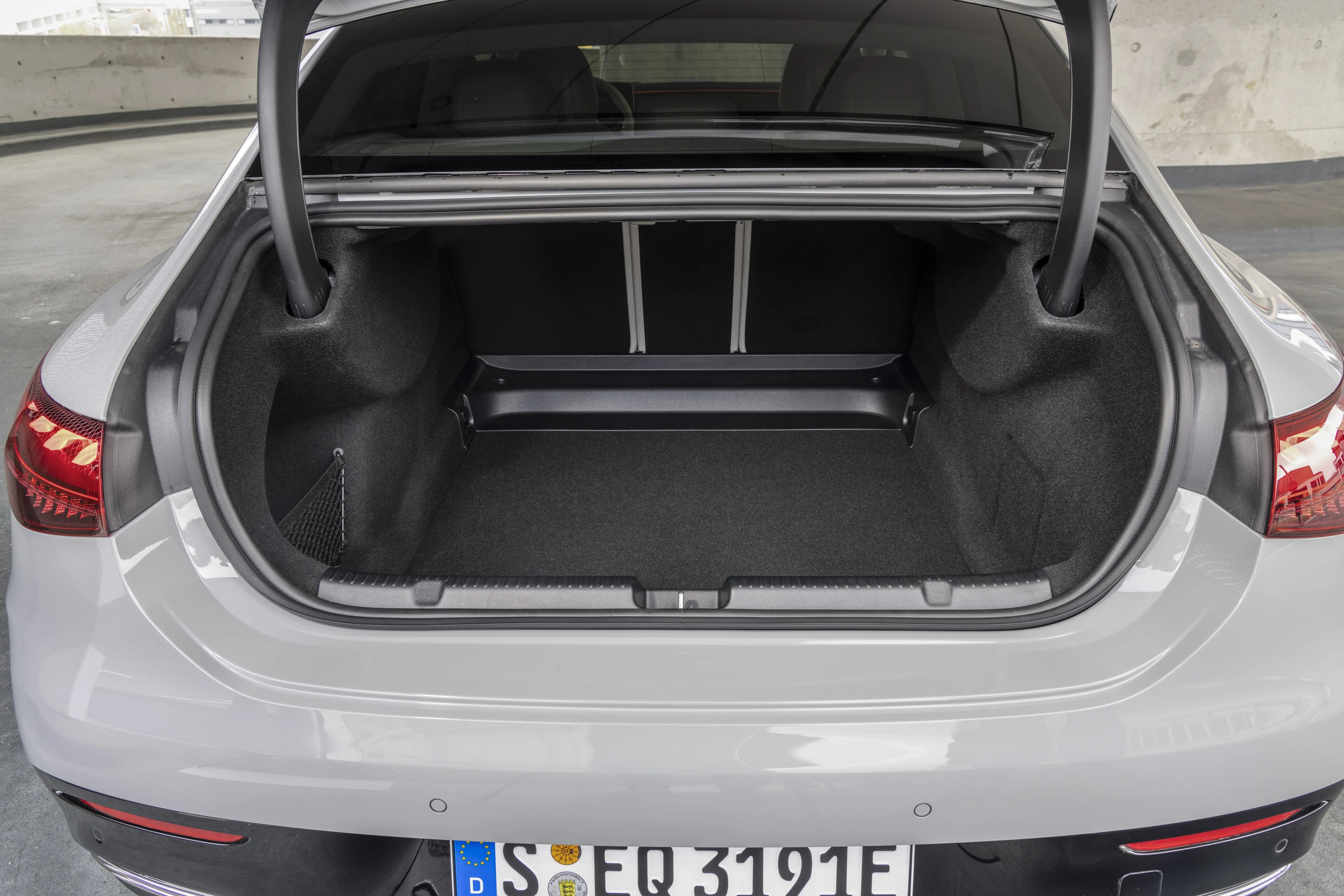Mercedes-EQ EQE 300 trunk view