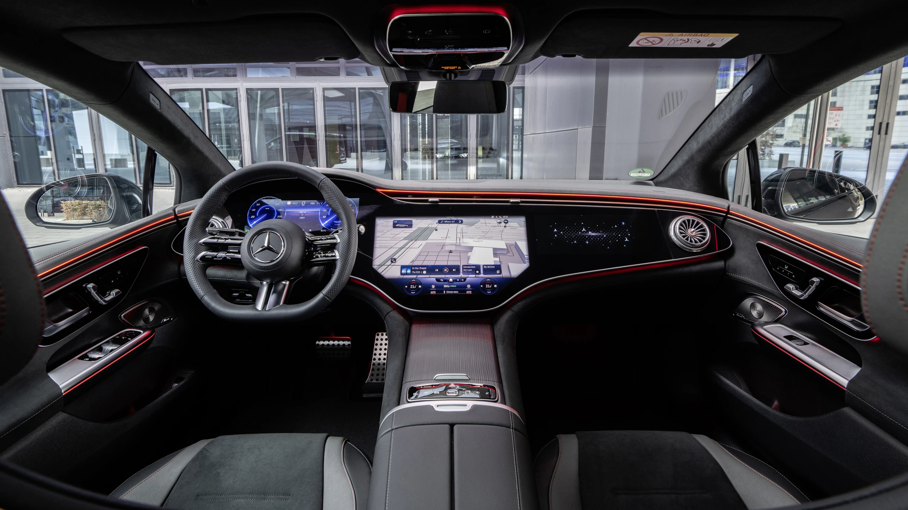 Mercedes-EQ EQE 350 4MATIC screens view