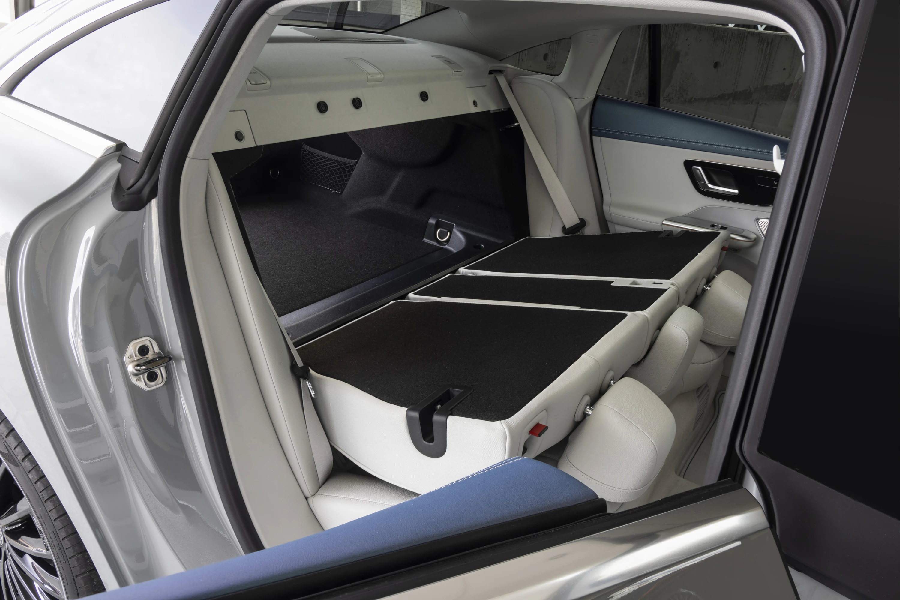 Mercedes-EQ EQE 500 4MATIC secondrowseats view