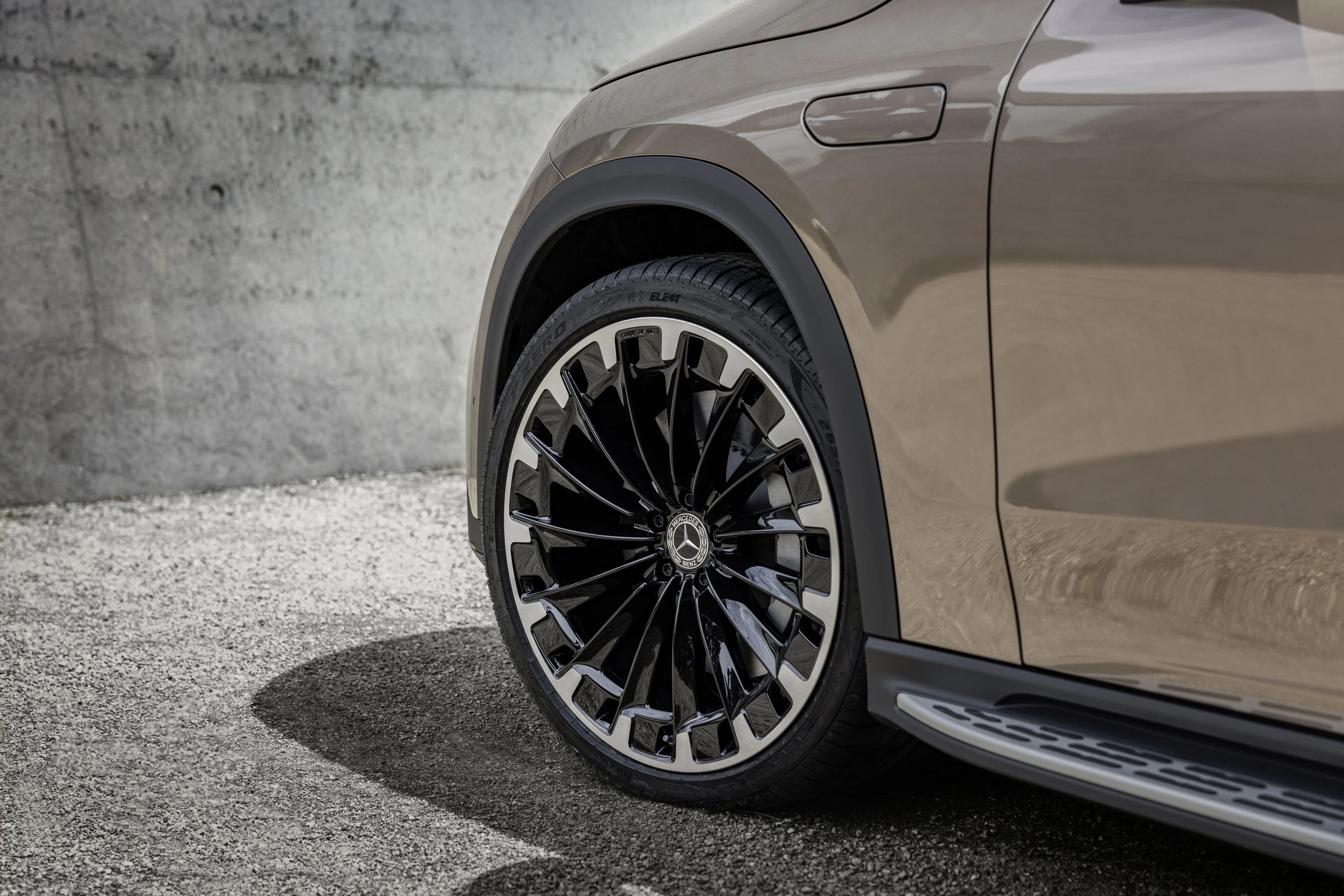 Mercedes-EQ EQE 350 4MATIC SUV wheels view