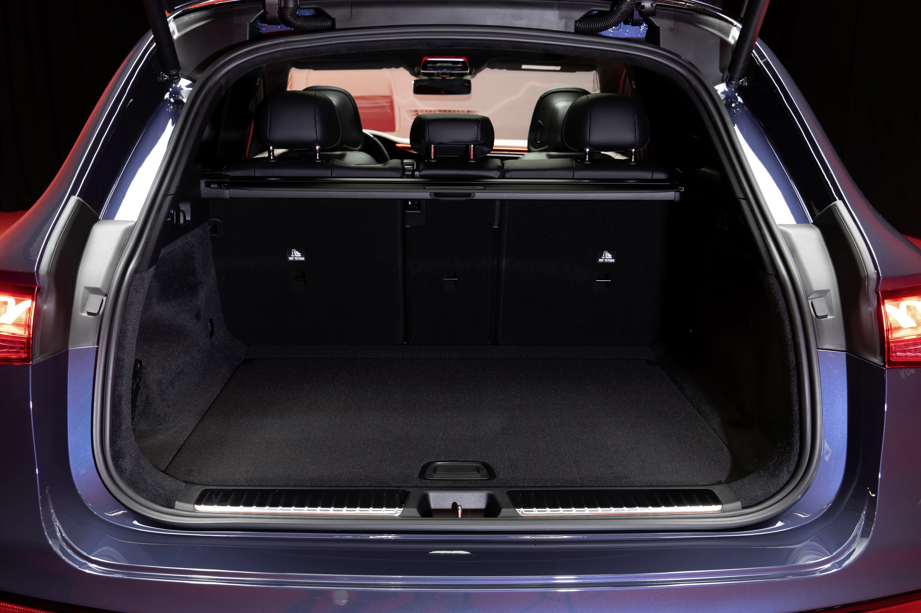 Mercedes-AMG EQE 43 4MATIC SUV trunk view