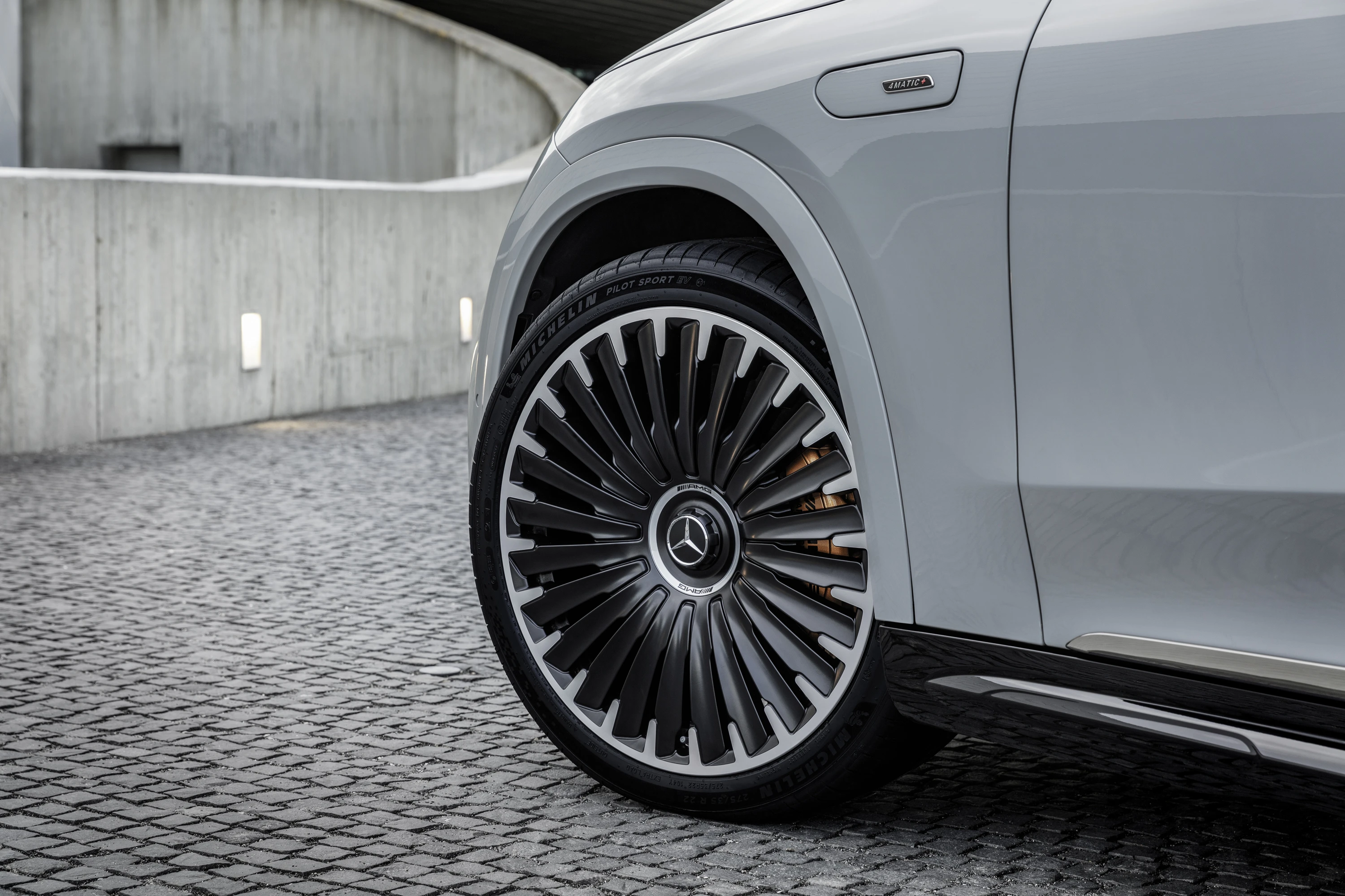 Mercedes-AMG EQE 43 4MATIC SUV wheels view