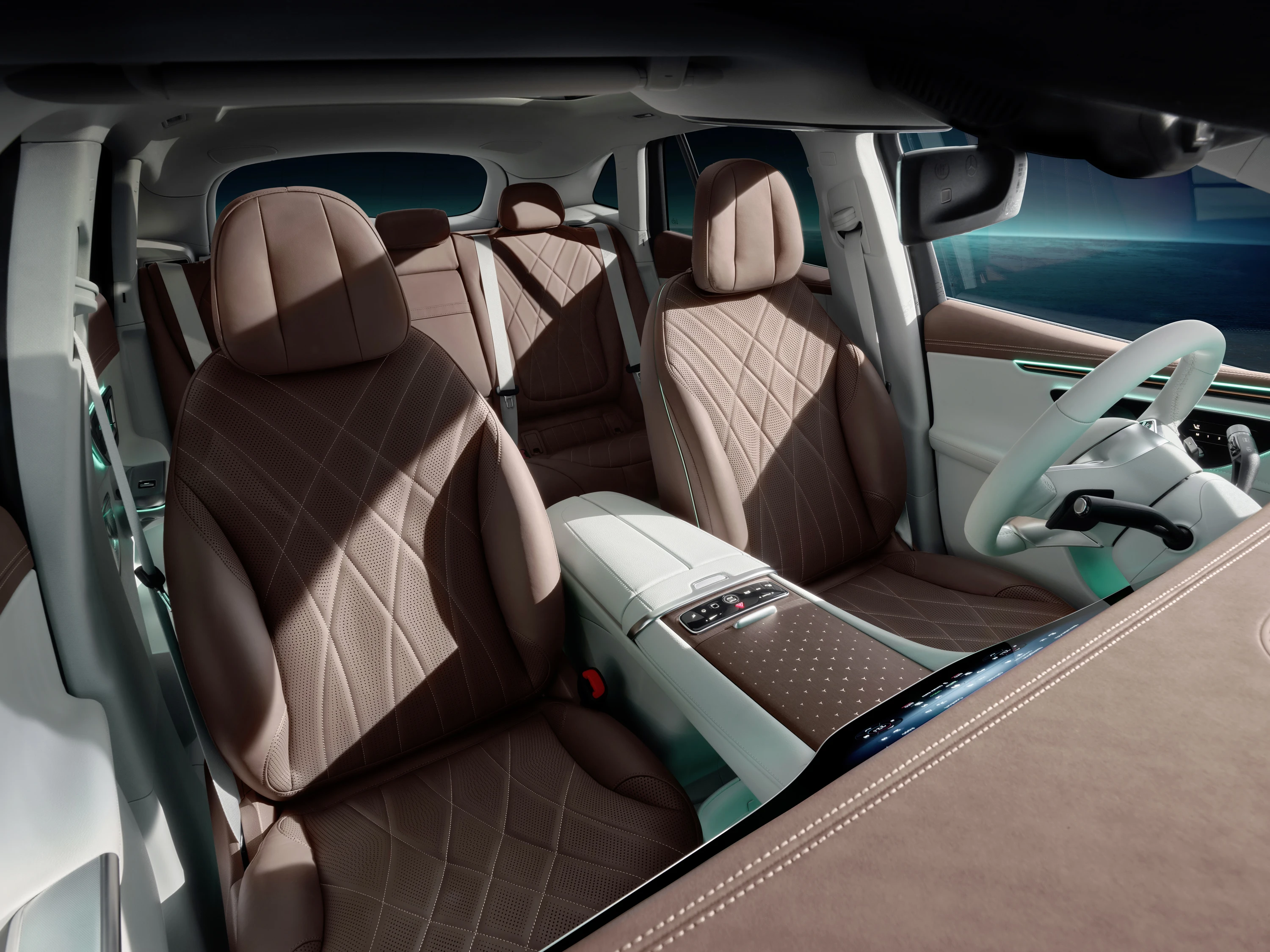 Mercedes-EQ EQE 500 4MATIC SUV frontseats view