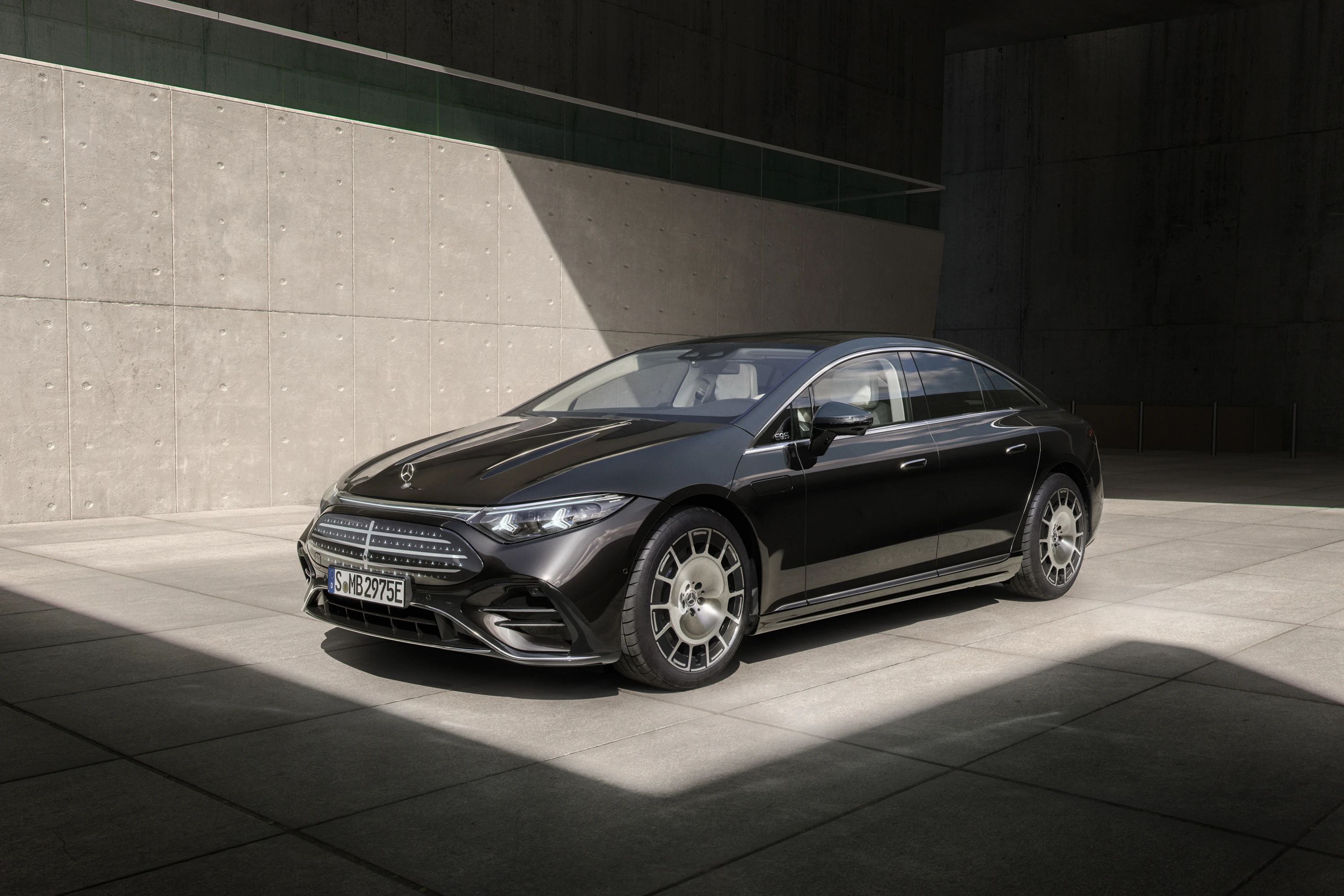 Mercedes EQS 400 exterior view